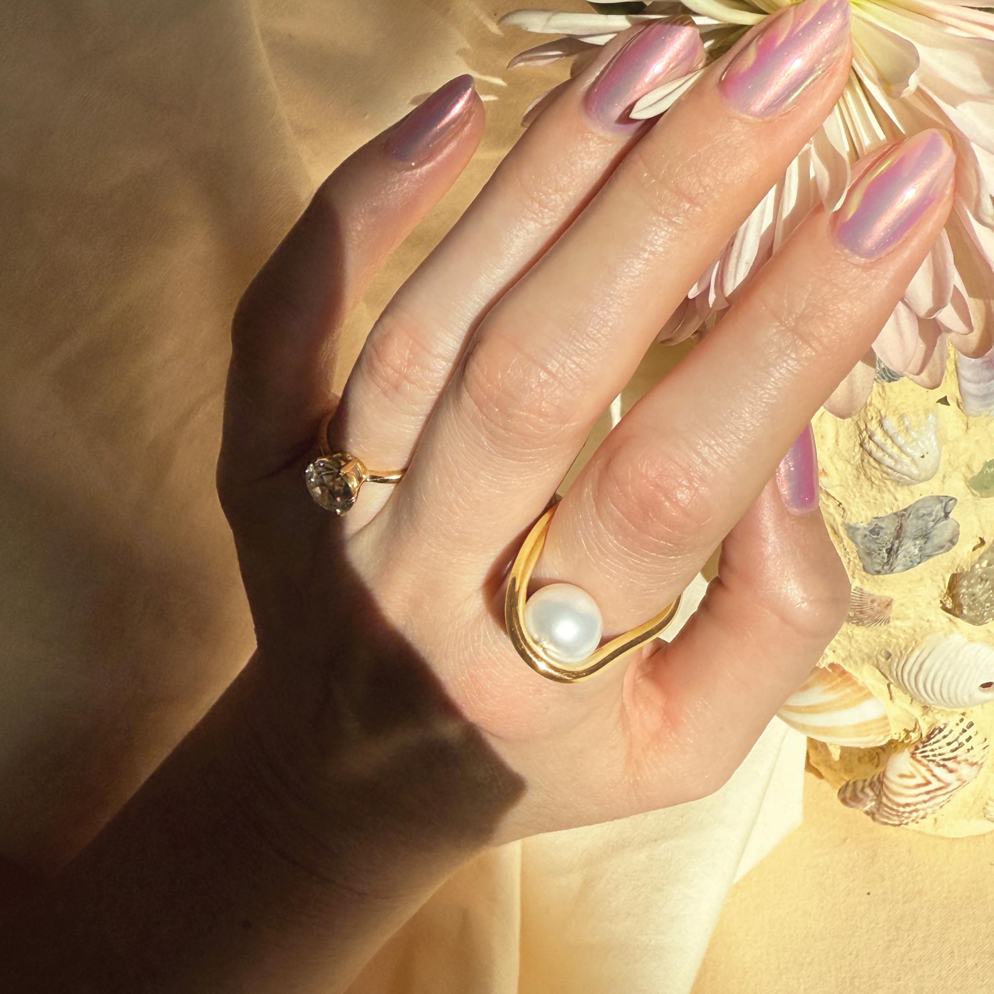 Anello con perla fluttuante in oro 14k in vendita 3