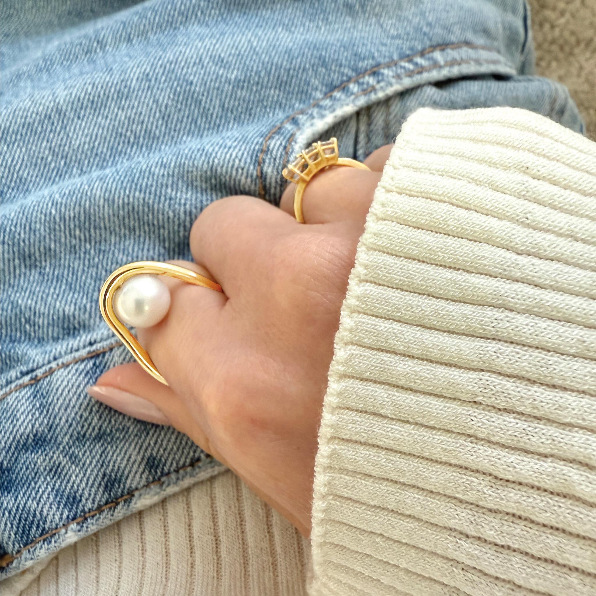 Anello con perla fluttuante in oro 14k In condizioni Nuovo in vendita a Miami, FL