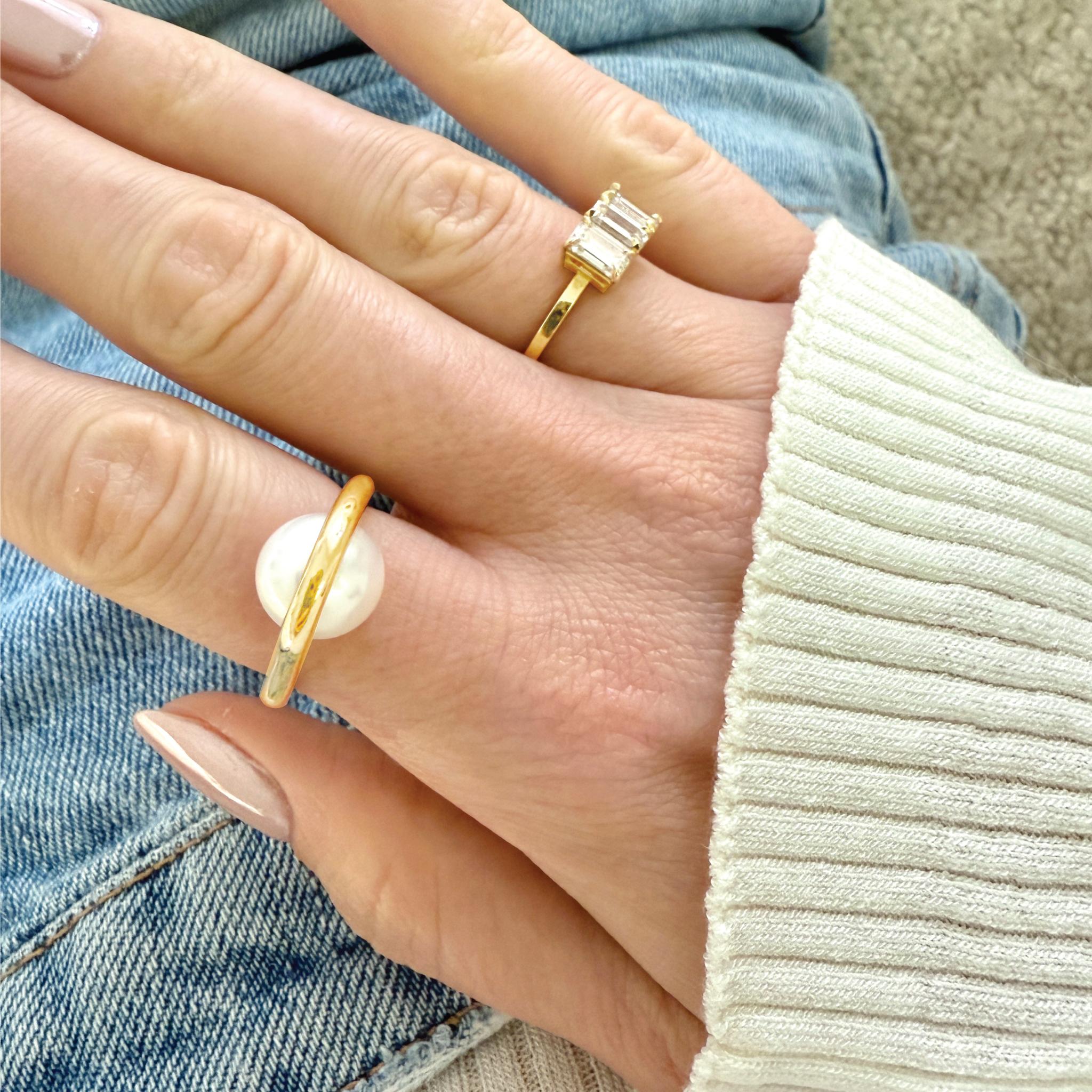 Donna Anello con perla fluttuante in oro 14k in vendita