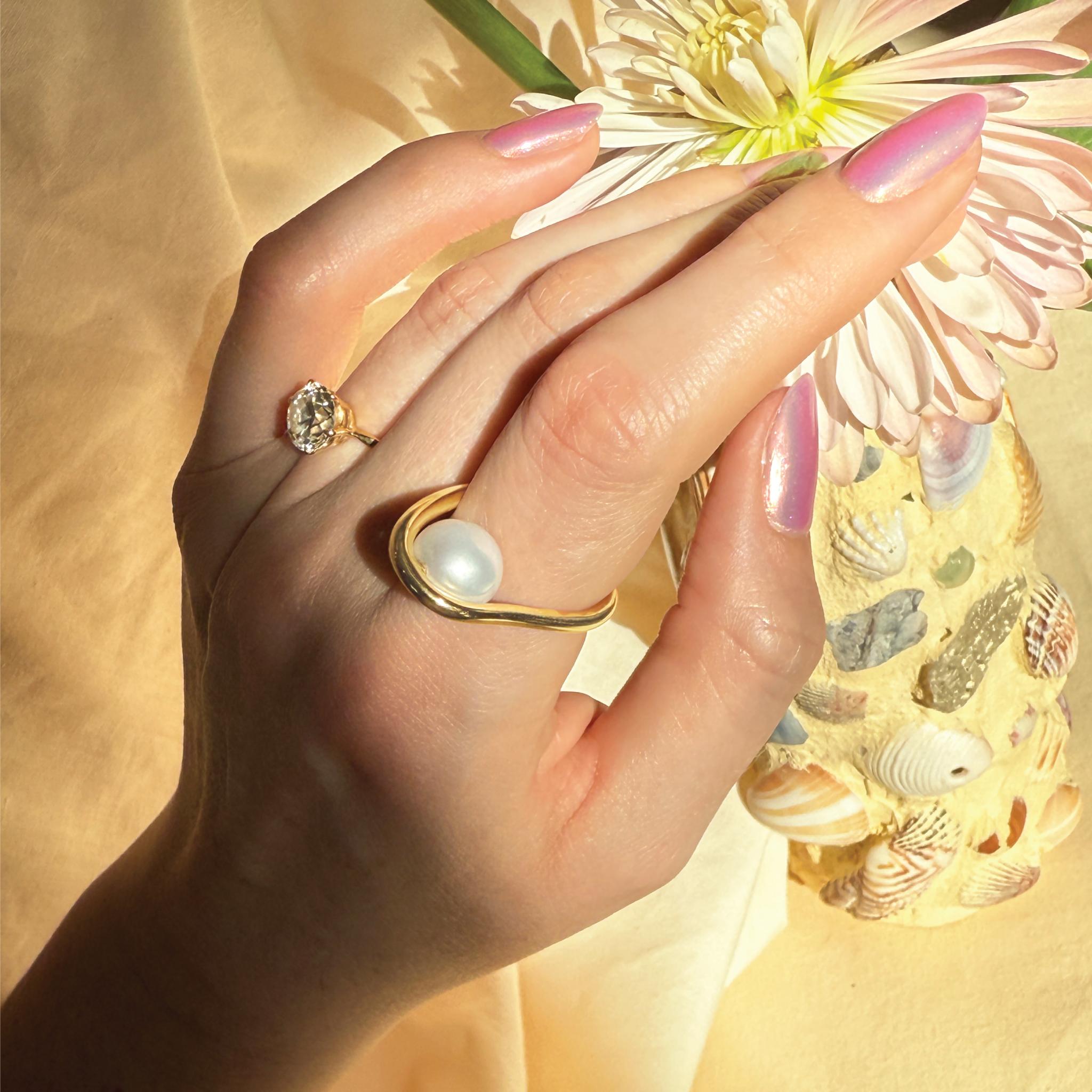 Anello con perla fluttuante in oro 14k in vendita 5