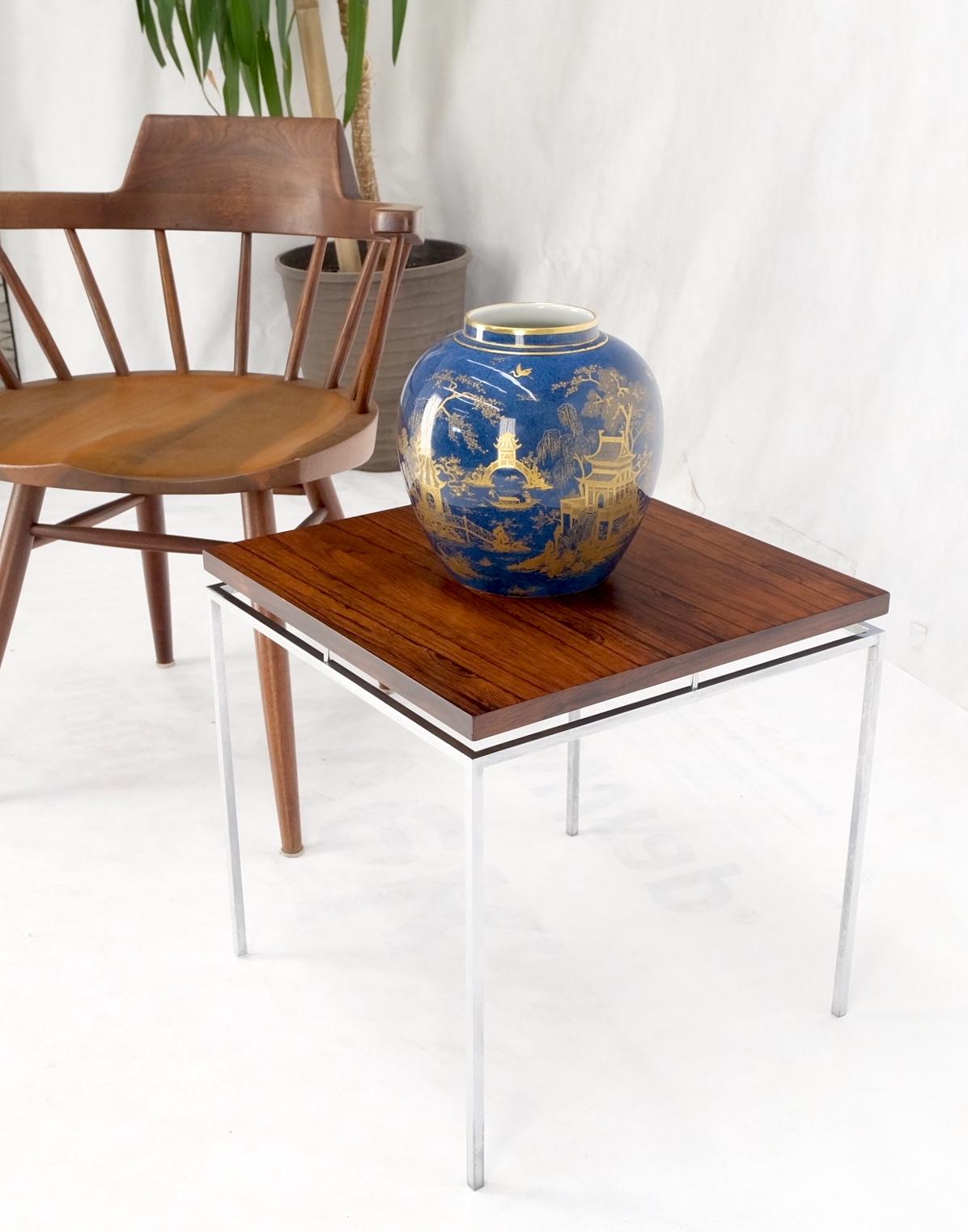 Table basse de style Knoll, en bois de rose, avec plateau flottant, base en acier inoxydable et chrome, à l'état neuf