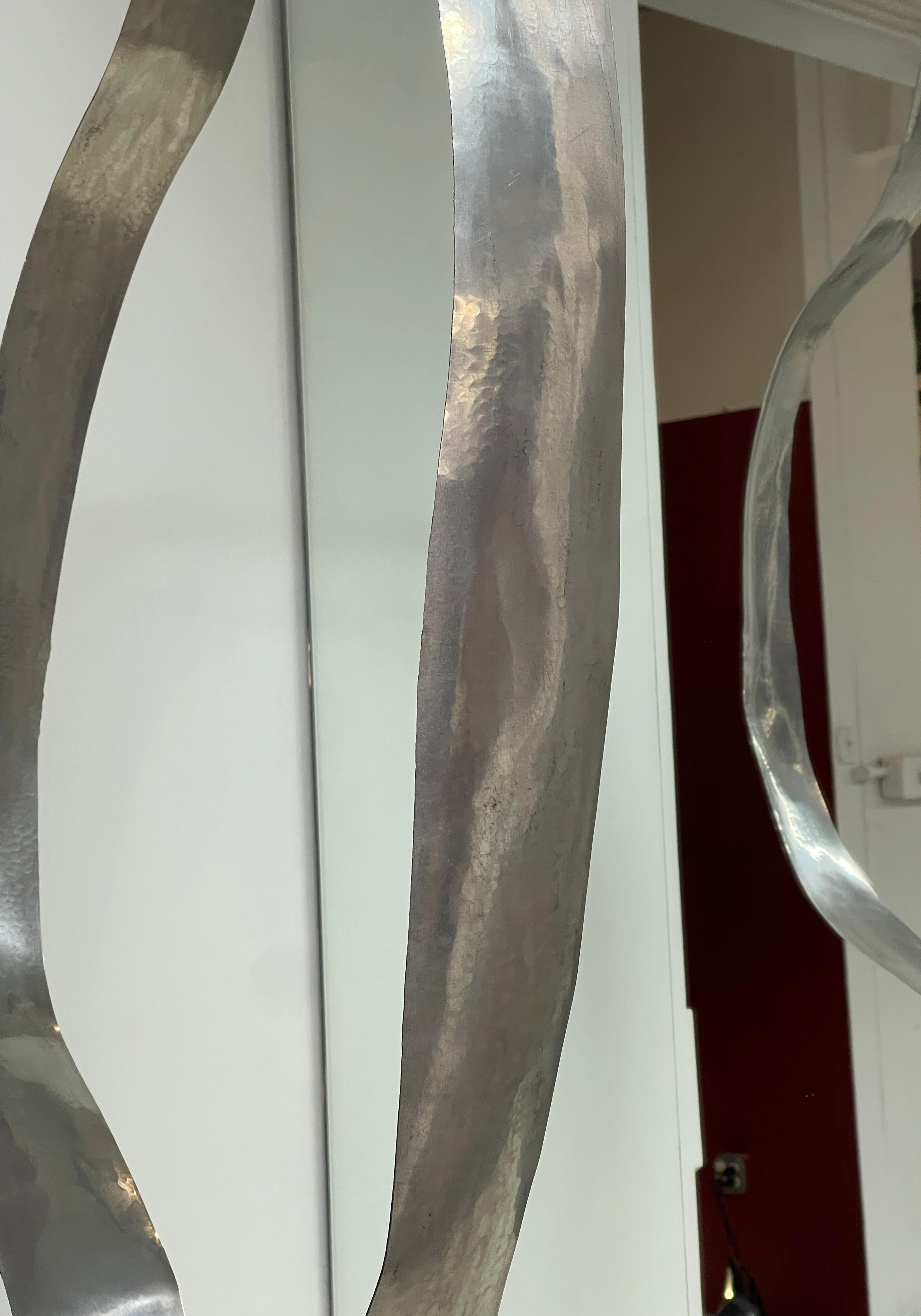 Floating sculpture mirror frame In New Condition For Sale In New York, NY