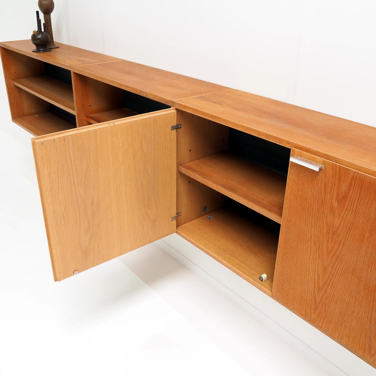 Credenza galleggiante disegnata da Cees Braakman per Pastoe in vendita 1