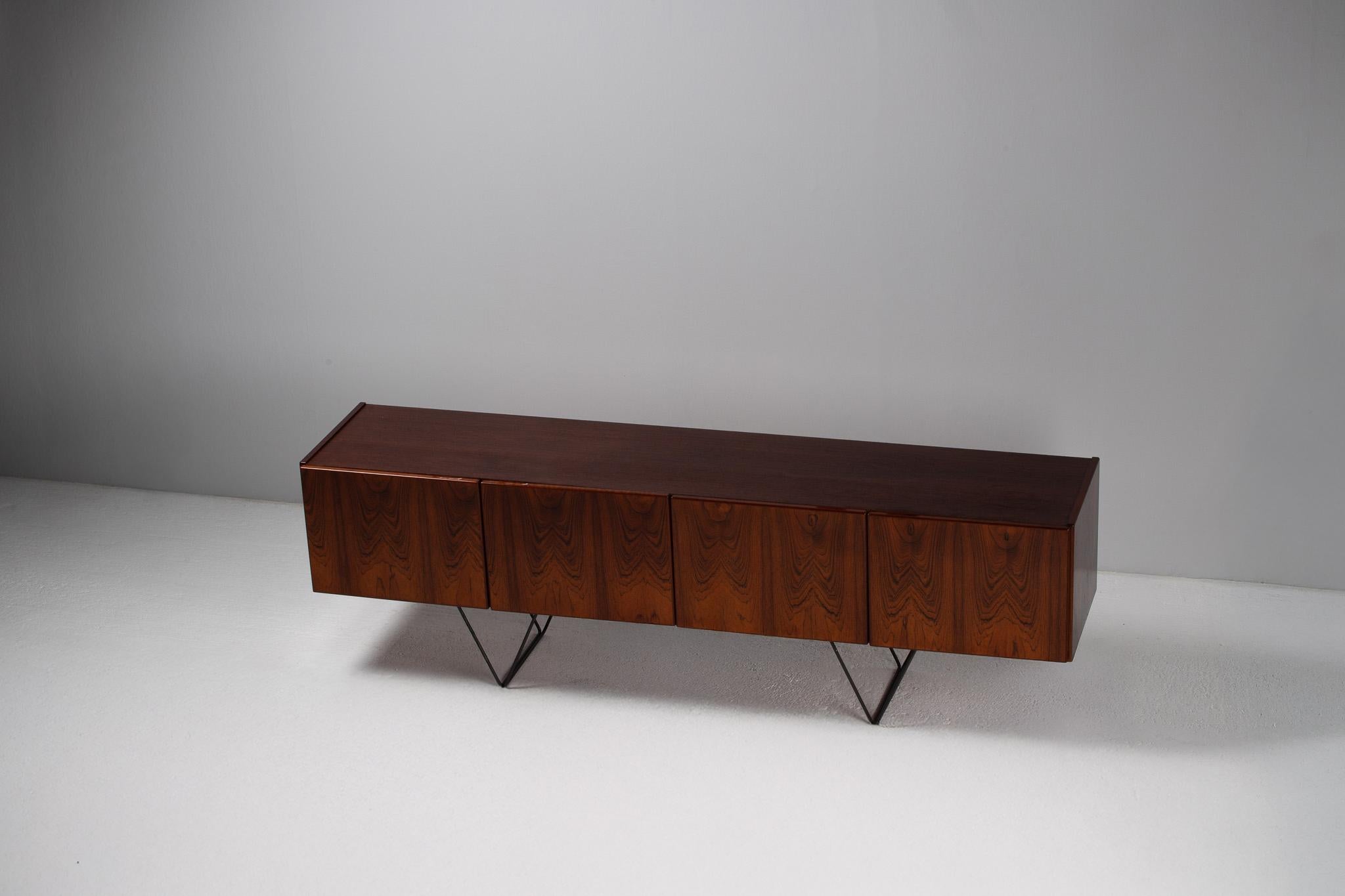 Floating Sideboard in Cocobolo Palissander and Iron, Italy, 1960s For Sale 4