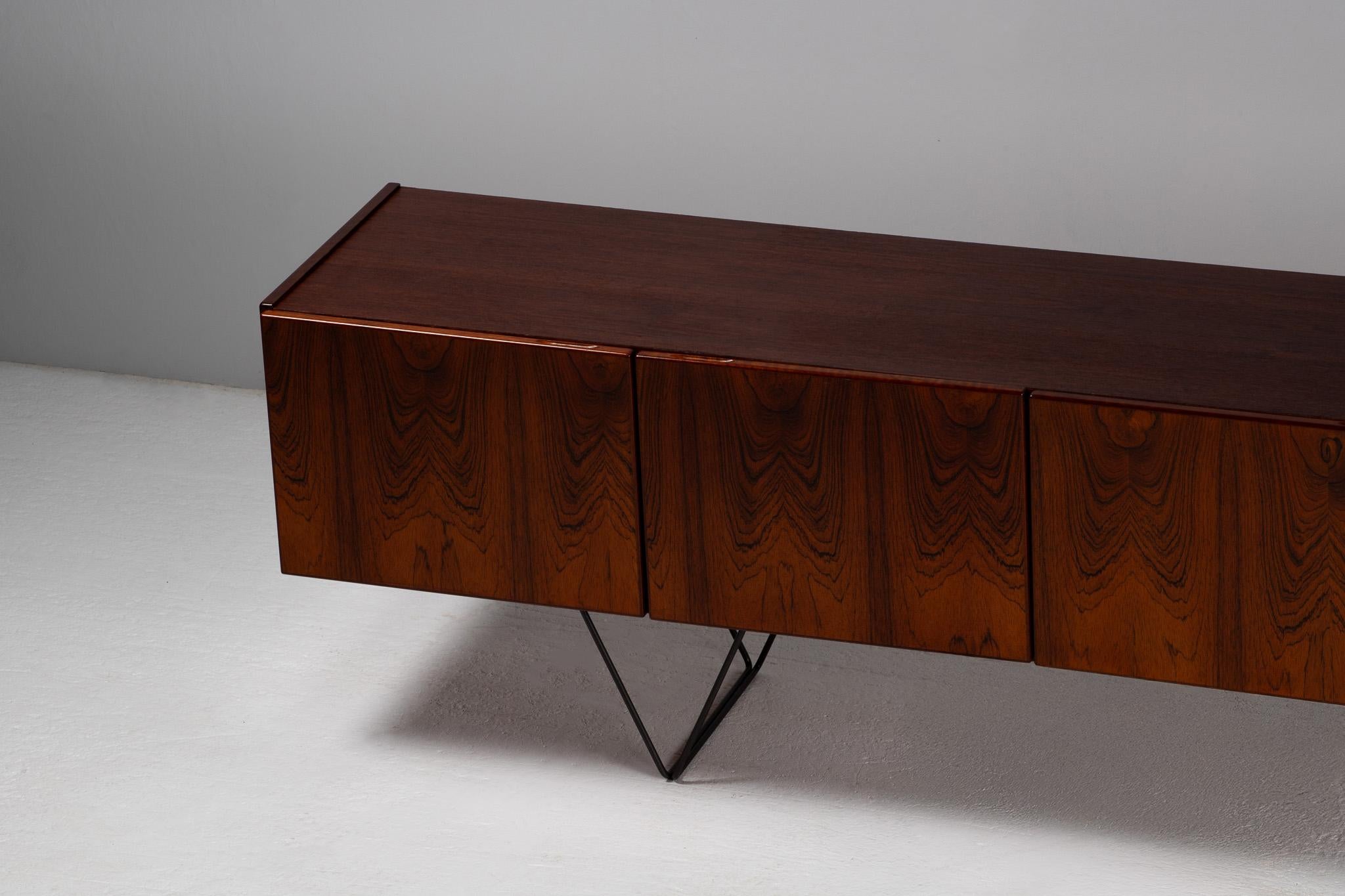 Floating Sideboard in Cocobolo Palissander and Iron, Italy, 1960s For Sale 5