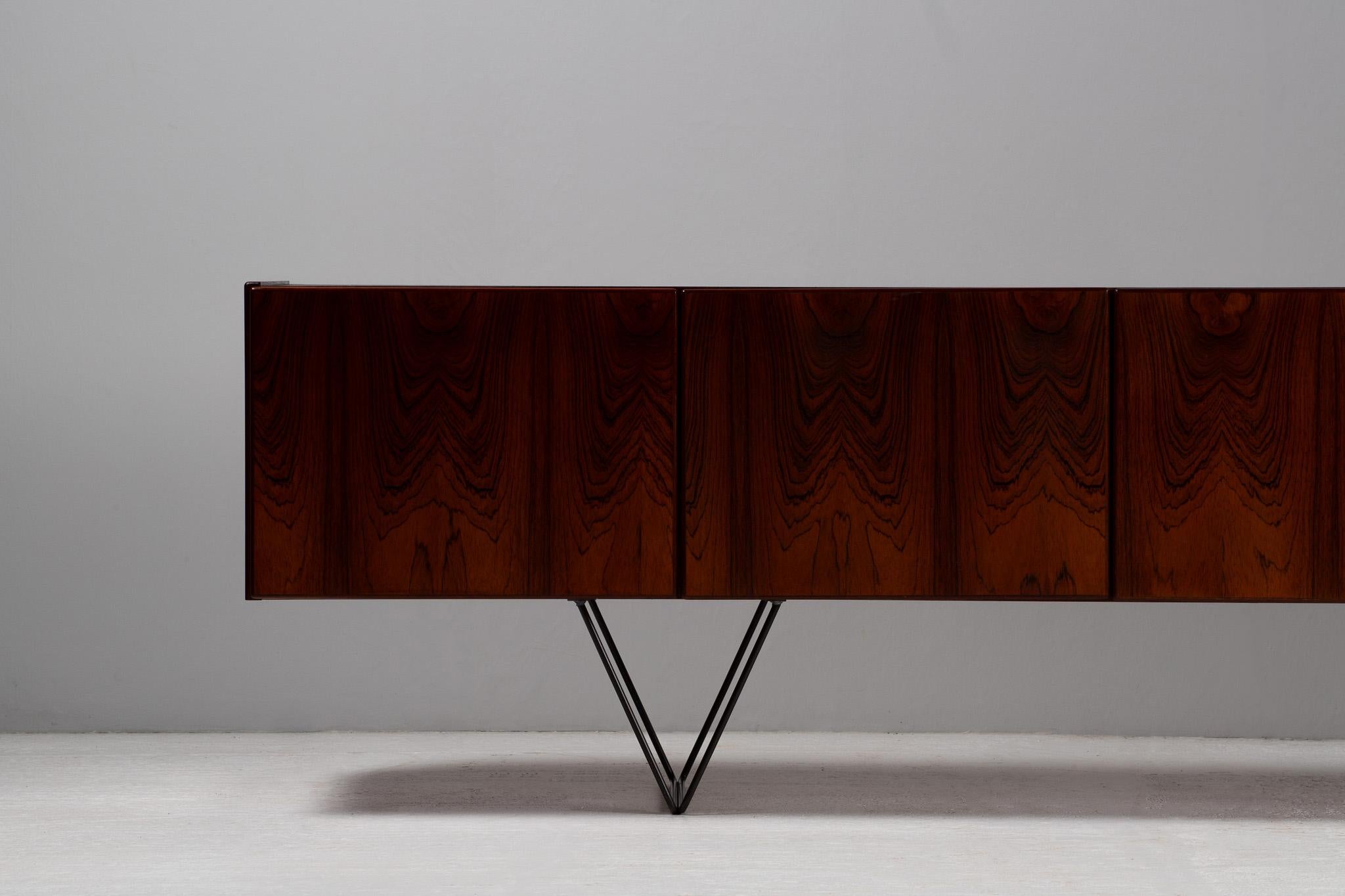 Palisander Floating Sideboard in Cocobolo Palissander and Iron, Italy, 1960s For Sale