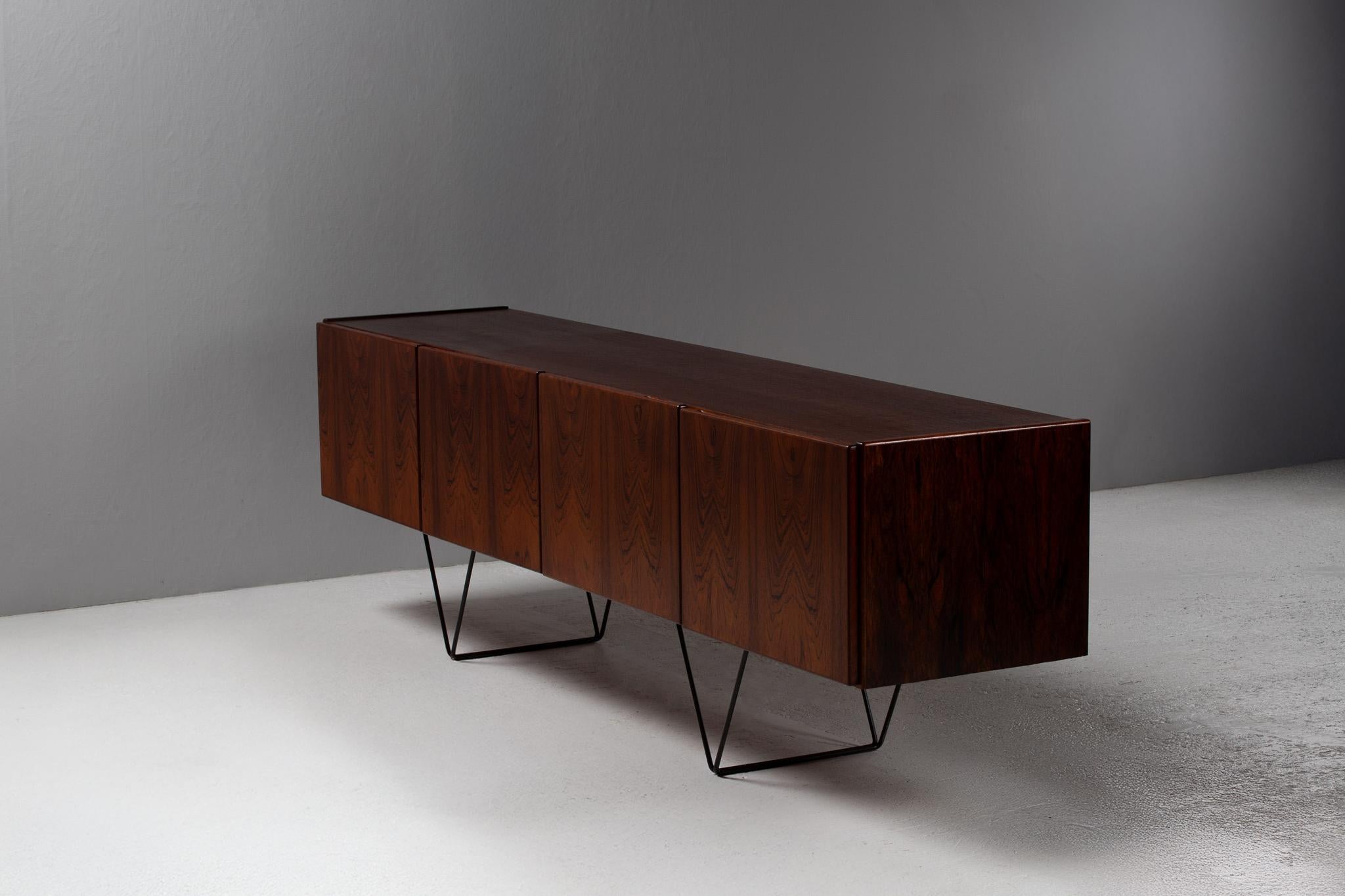 Floating Sideboard in Cocobolo Palissander and Iron, Italy, 1960s For Sale 2