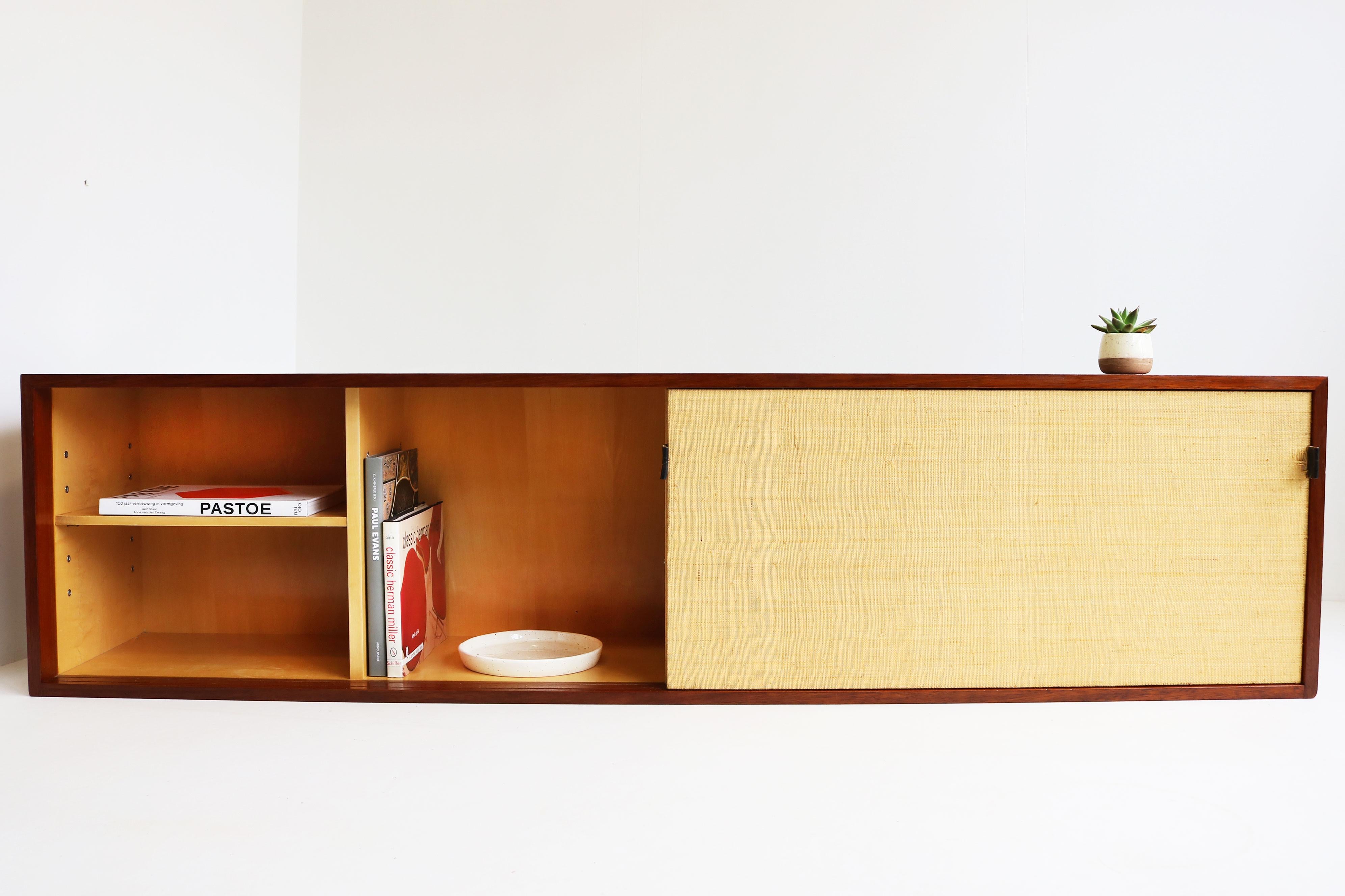 Fatto a mano Credenza galleggiante Model: 123 di Florence Knoll per Knoll 1960 Teak Seagrass in vendita