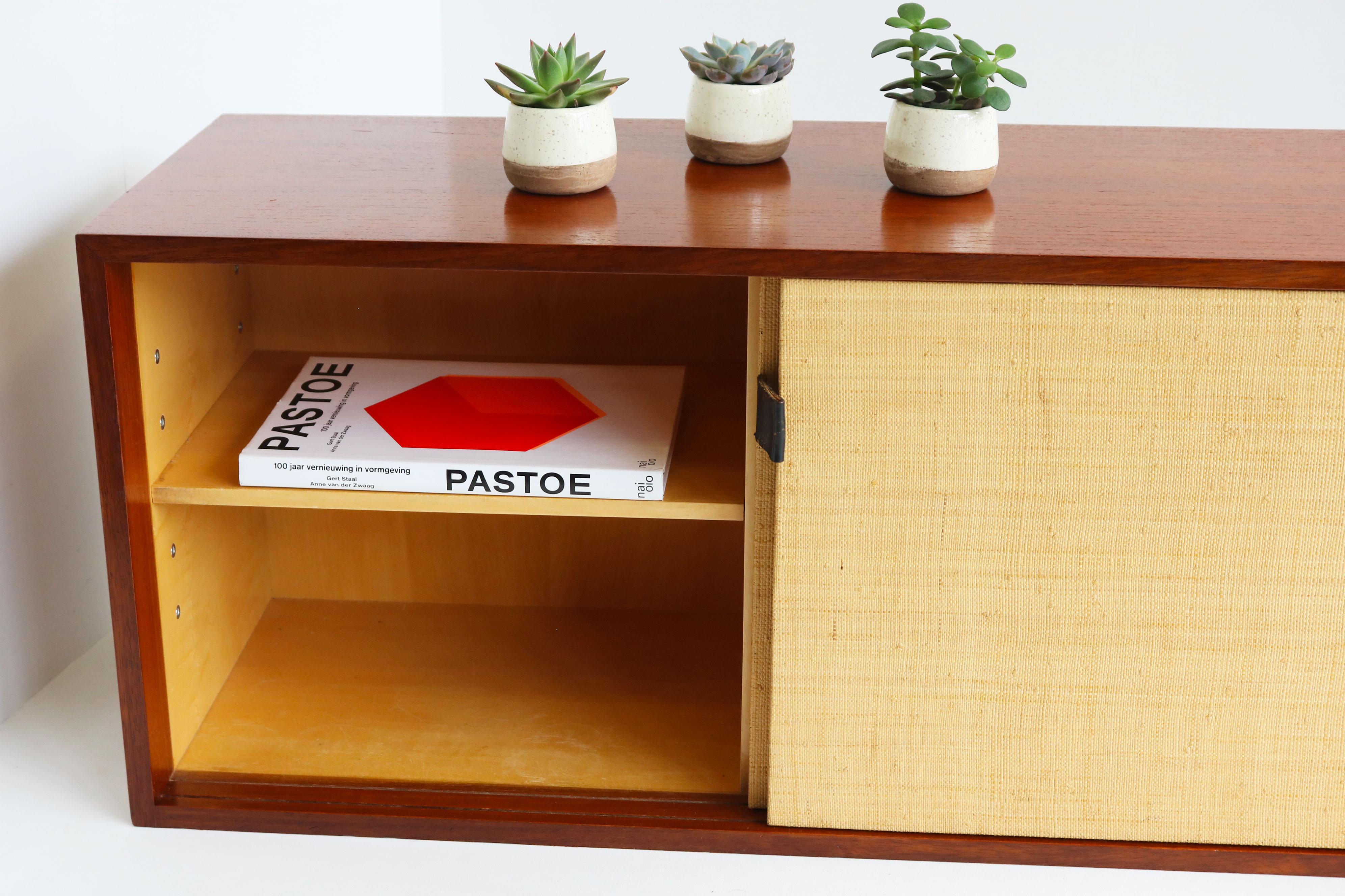 Metà XX secolo Credenza galleggiante Model: 123 di Florence Knoll per Knoll 1960 Teak Seagrass in vendita
