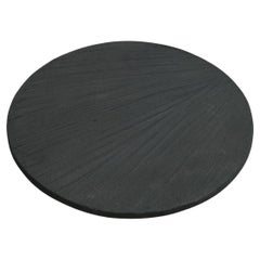 Piatto decorativo in legno massiccio nero e cemento a calce di Dennis Kaiser