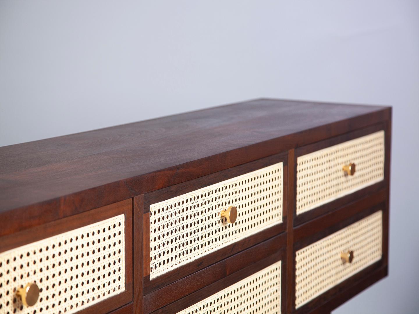 Brésilien Commode carrée flottante en vente