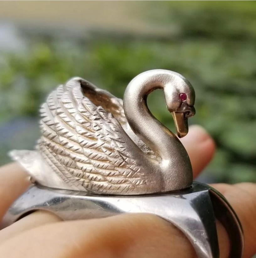 Floating Swan ring In New Condition For Sale In Cold Spring, NY