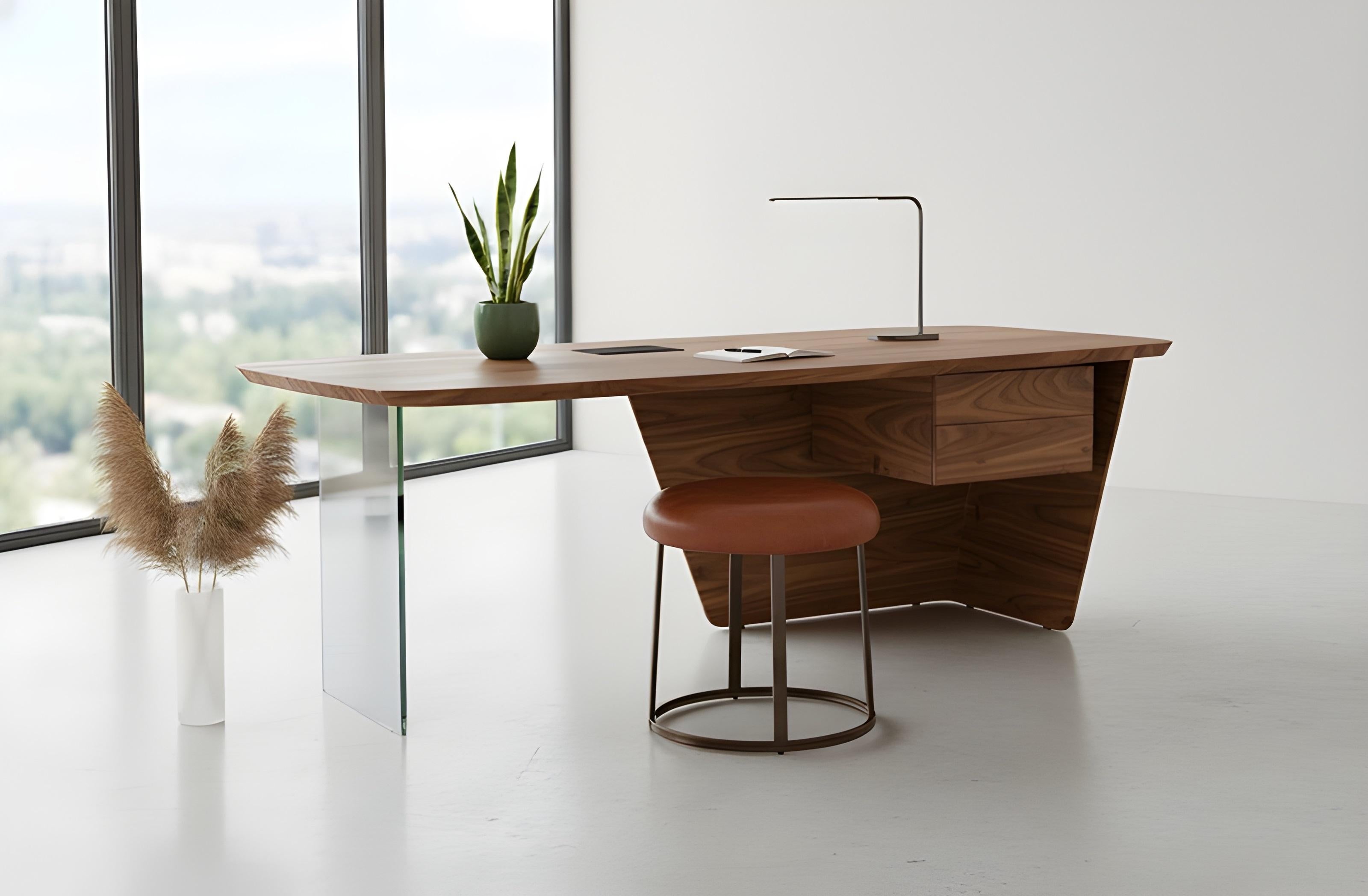 Schwebender Terrakotta-Lack-Schreibtisch mit integrierter Glasplatte - Mondo Design Studio im Angebot 1