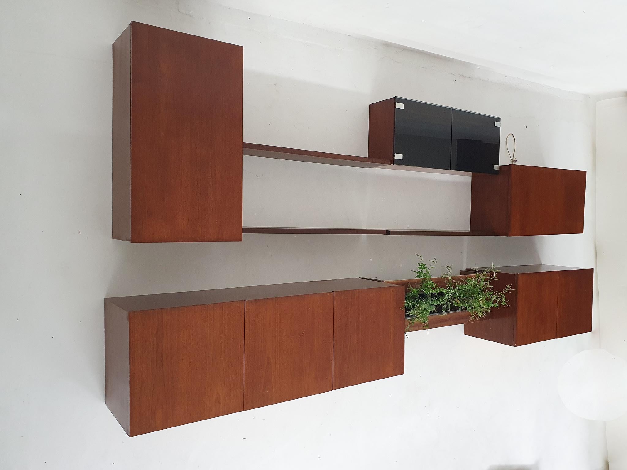 Mid-Century Modern Floating wall unit by Banz Bord, The Netherlands, 1970's For Sale
