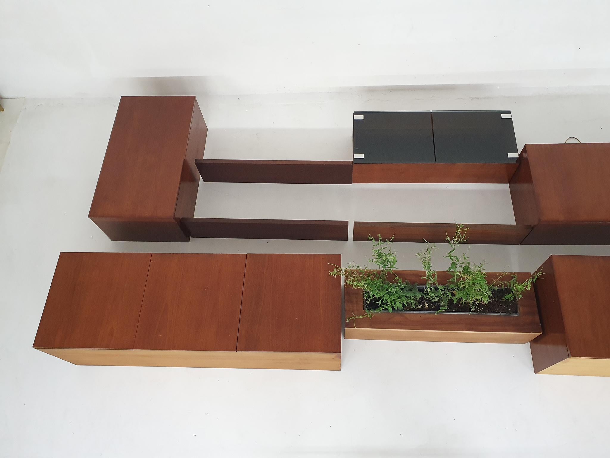 Floating wall unit by Banz Bord, The Netherlands, 1970's In Good Condition For Sale In Amsterdam, NL