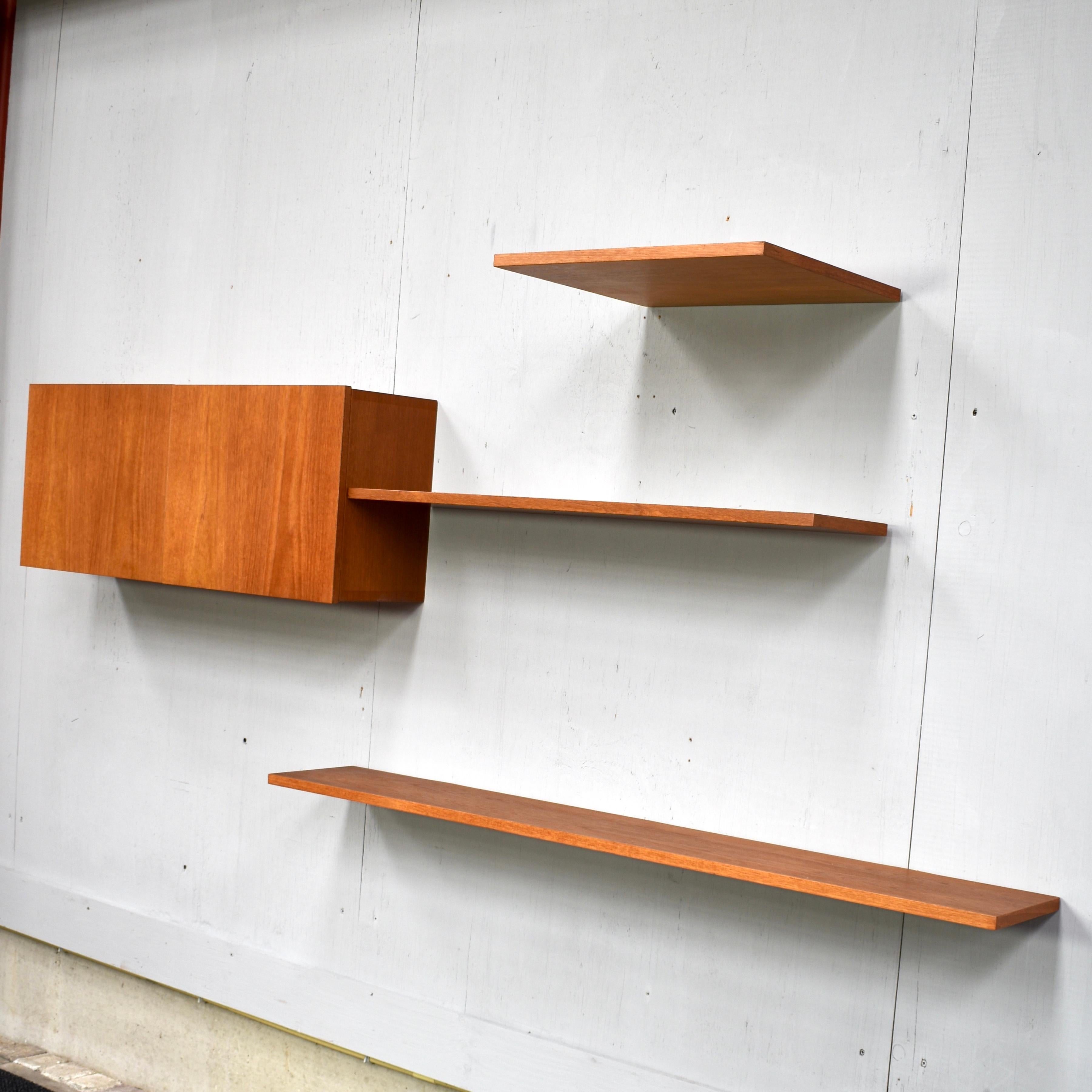Floating Wall Unit in Teak by Banz Bord, Germany, circa 1970 In Excellent Condition In Pijnacker, Zuid-Holland