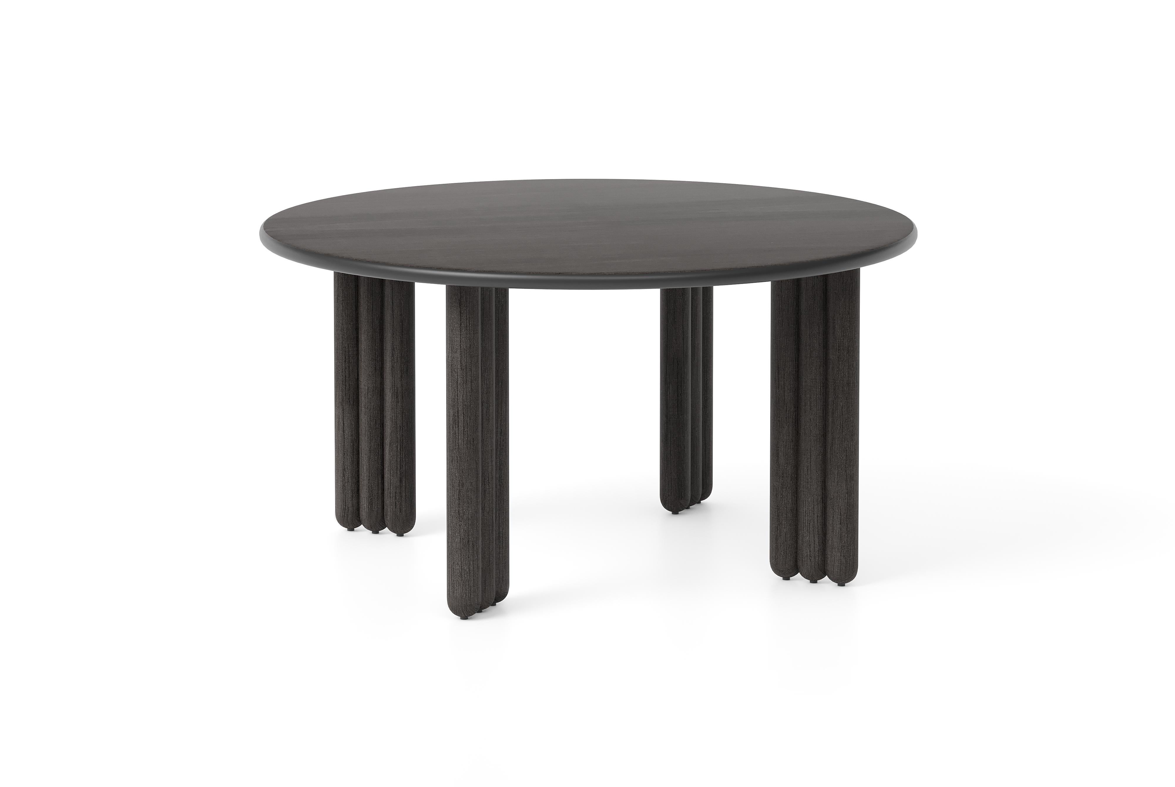 Table de salle à manger Flock par NOOM
Dimensions : D 180 x H 75 cm 
MATERIAL : Bois de frêne, métal.

La table de salle à manger Flock est la dernière nouveauté de la collection Flock de NOOM. Avec son design simple, pratique et élégant, la table