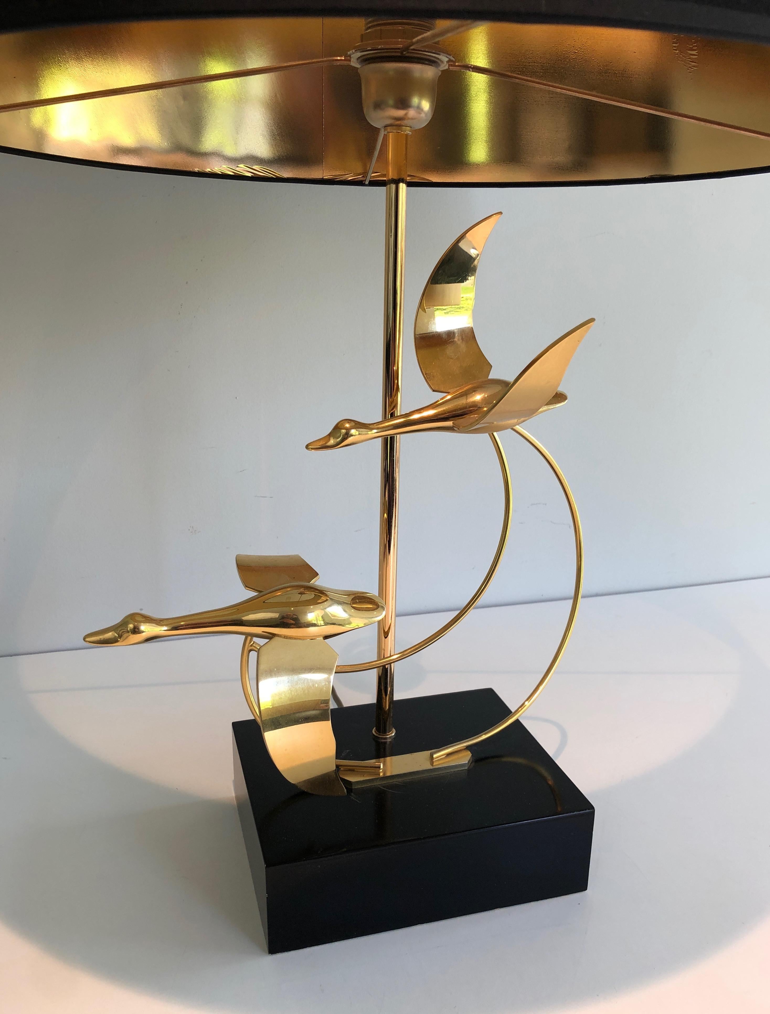 Flock of Wild Geese Brass Table Lamp, French, circa 1970 For Sale 1