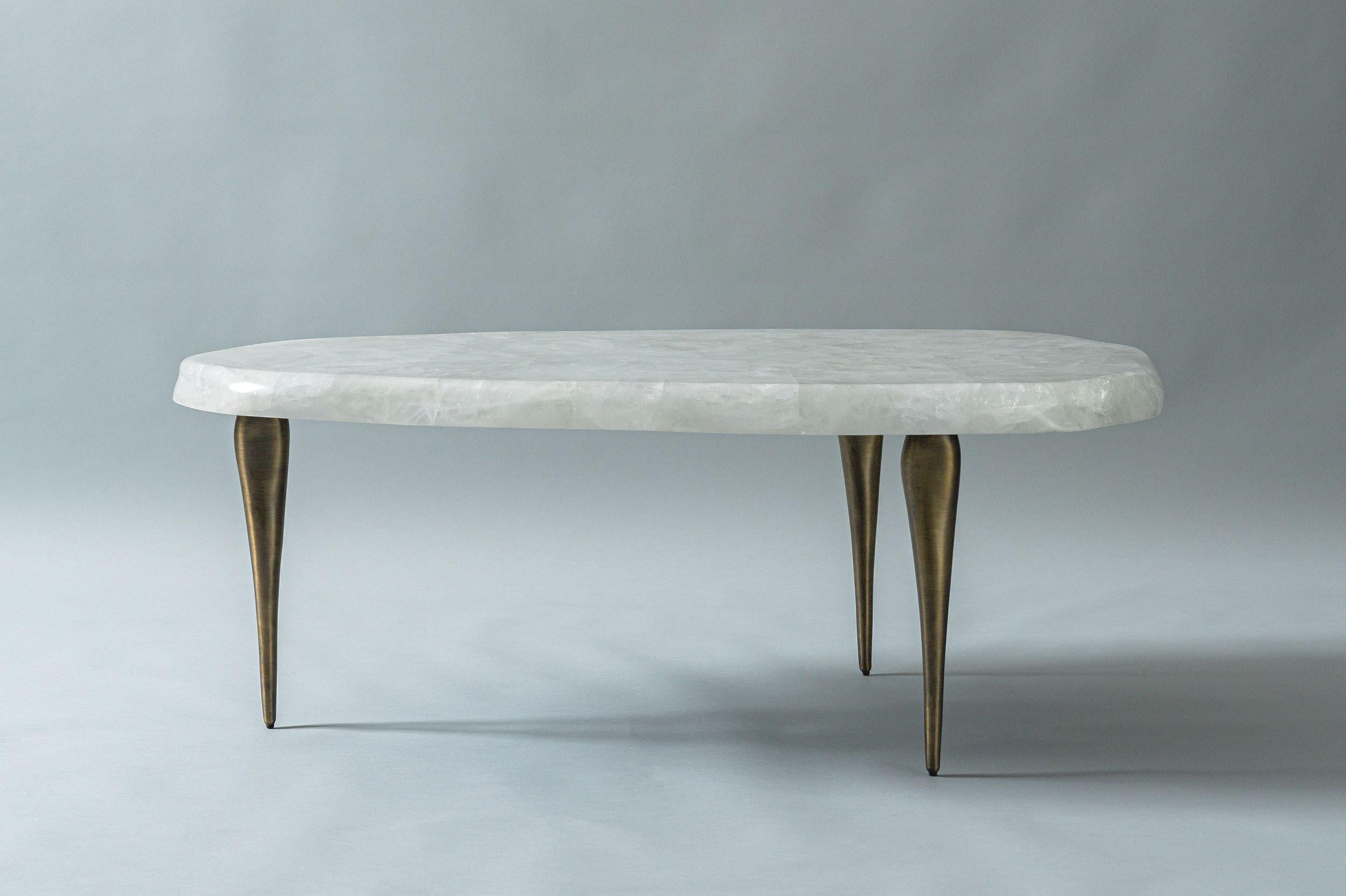 Moderne Table basse Floe II de DeMuro Das en quartz blanc et bronze massif en vente