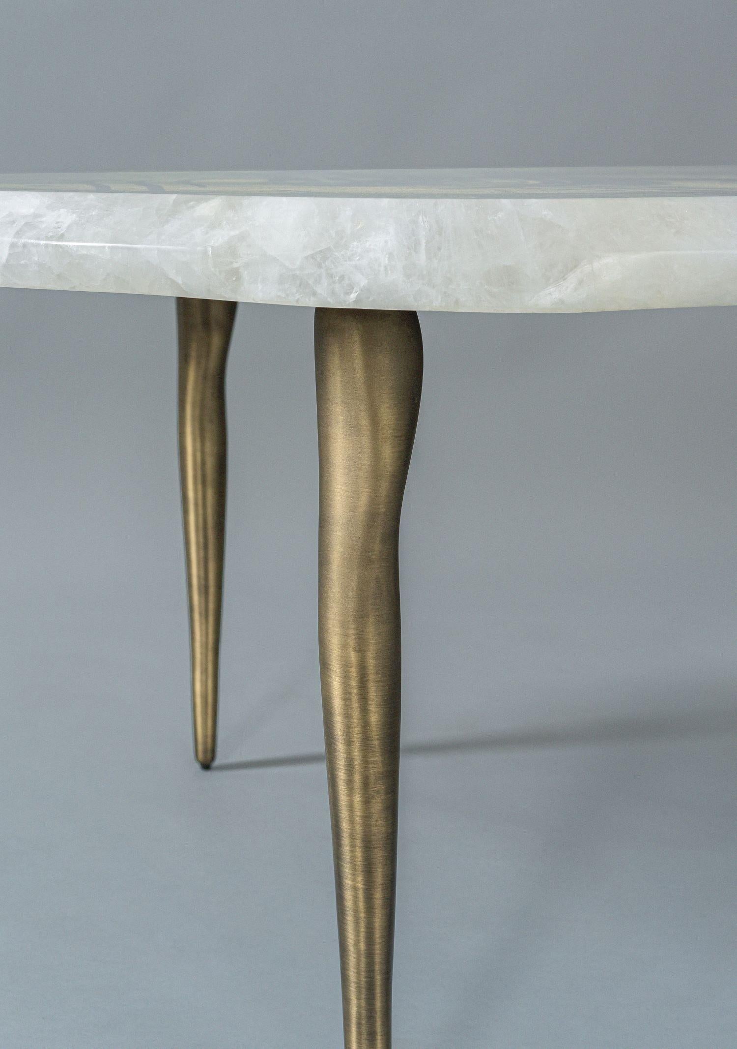 Indien Table basse Floe III de DeMuro Das en quartz blanc et bronze massif en vente