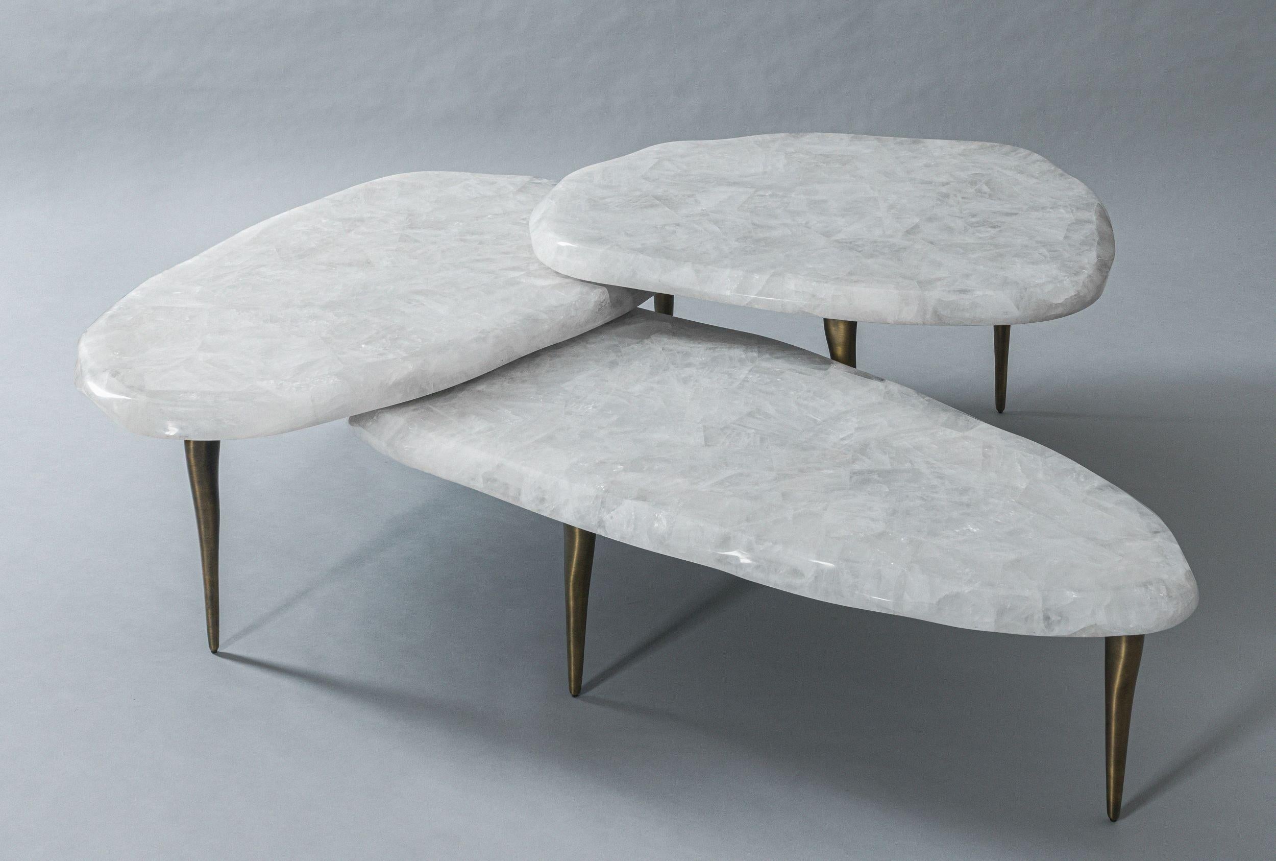 Moderne Table basse Floe Nested de DeMuro Das en quartz blanc et bronze massif en vente