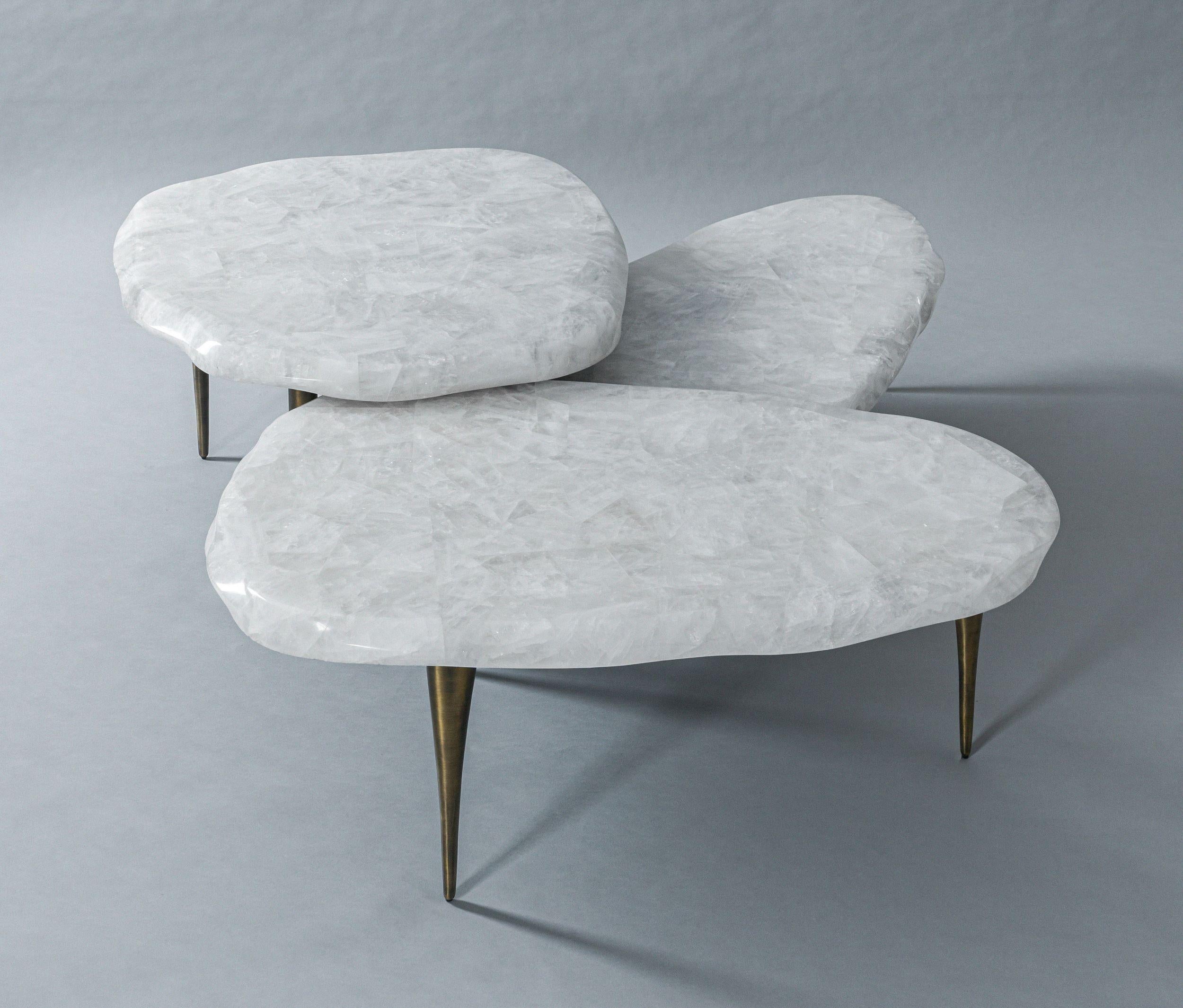 Indien Table basse Floe Nested de DeMuro Das en quartz blanc et bronze massif en vente