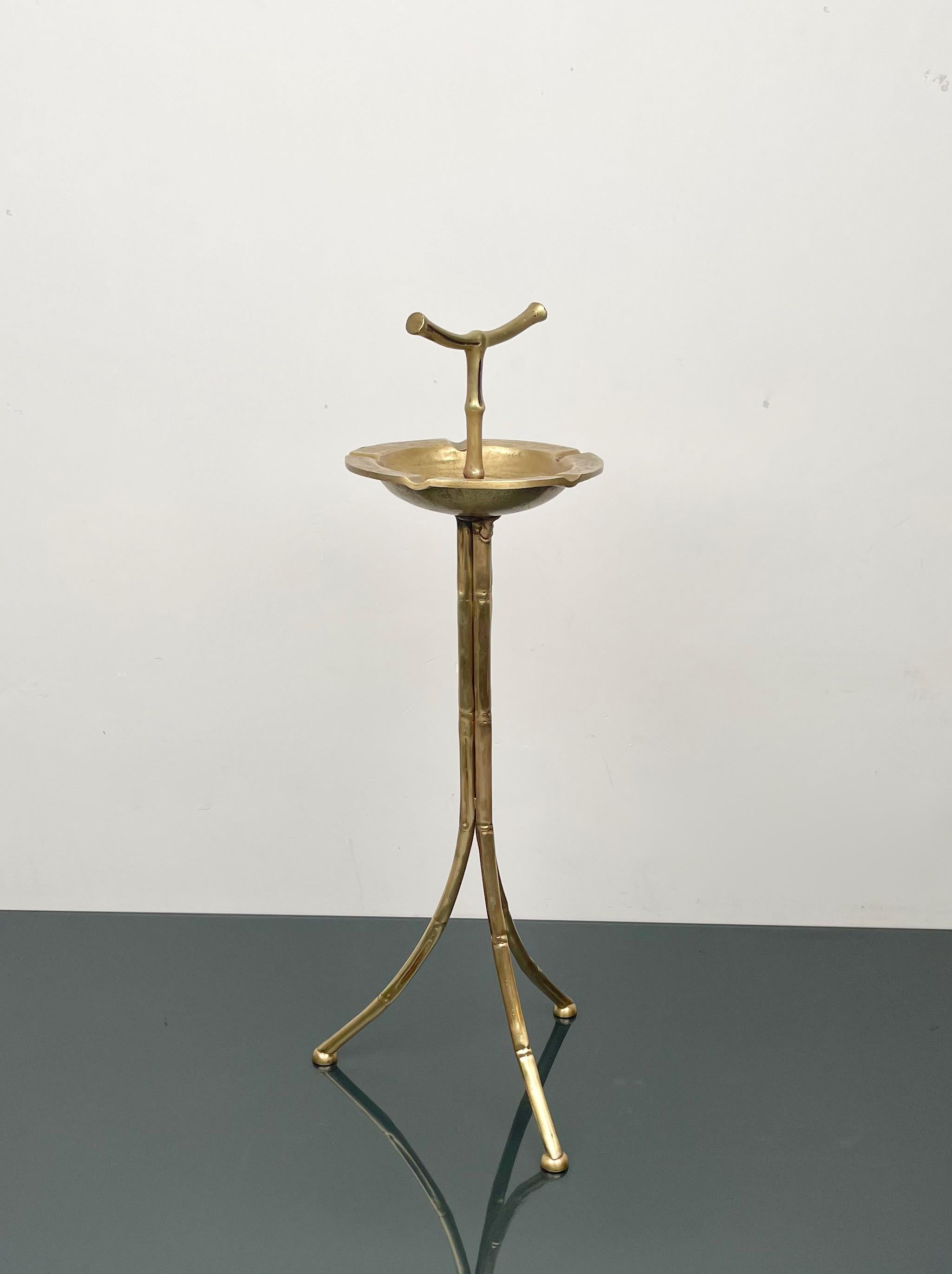 Mid-Century Modern Cendrier au sol en bronze doré et faux bambou de style Maison Bagues, France, 1970 en vente