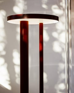 Stehleuchte aus pulverbeschichtetem Steinrot von Michael Anastassiades