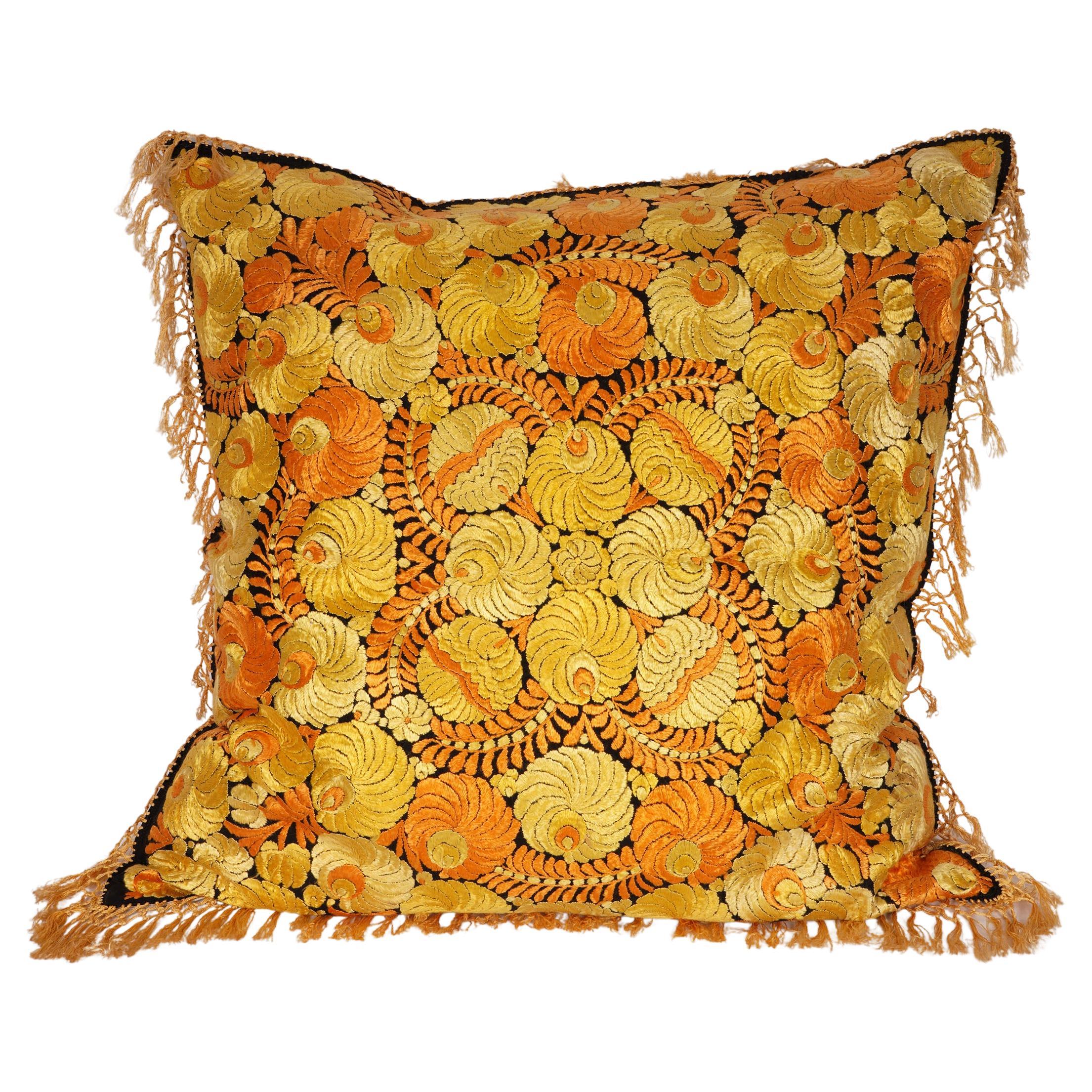 Coussin de sol, oreiller de rangement fabriqué à partir d'une broderie de Matyo, Hongrie, début du 20e siècle