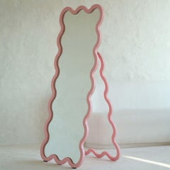 Espejo minimalista grande con forma ondulada para el recibidor - Hvyli 16 de oitoproducts