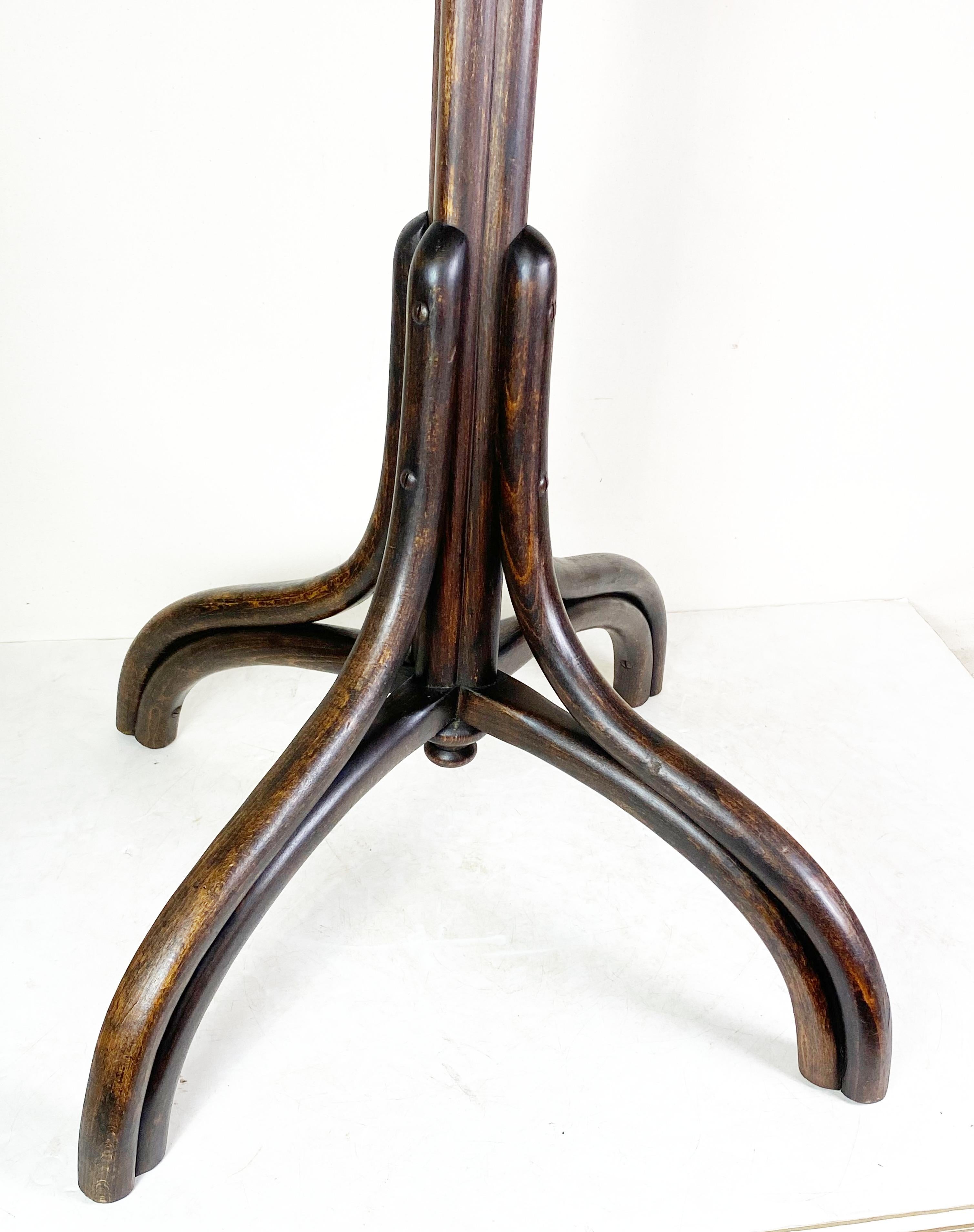 Gancio a pavimento Thonet Nr.1 In condizioni buone in vendita a Praha, CZ