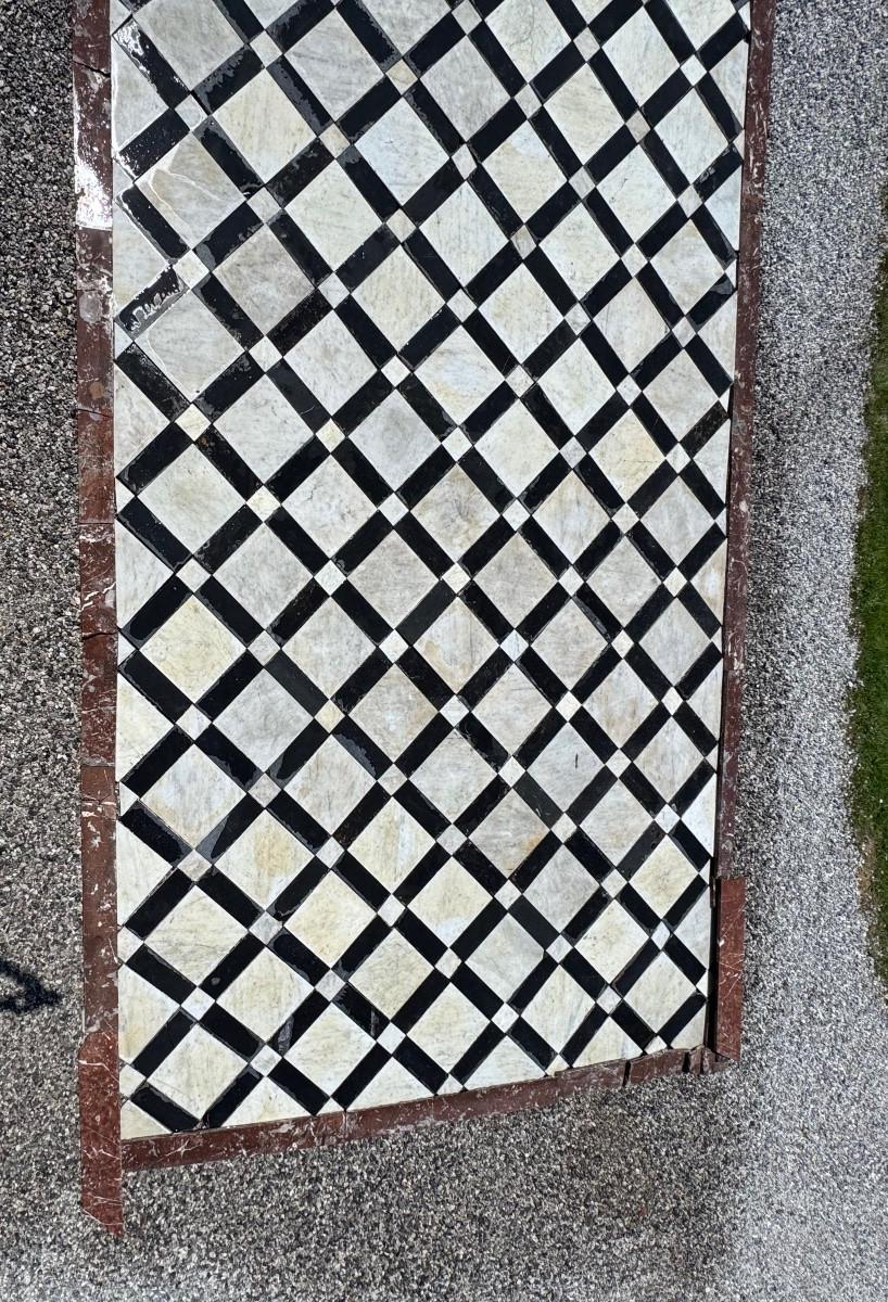 Louis XV Floor in white Carrara marble, Belgian black marble and royal red marble, 18th For Sale
