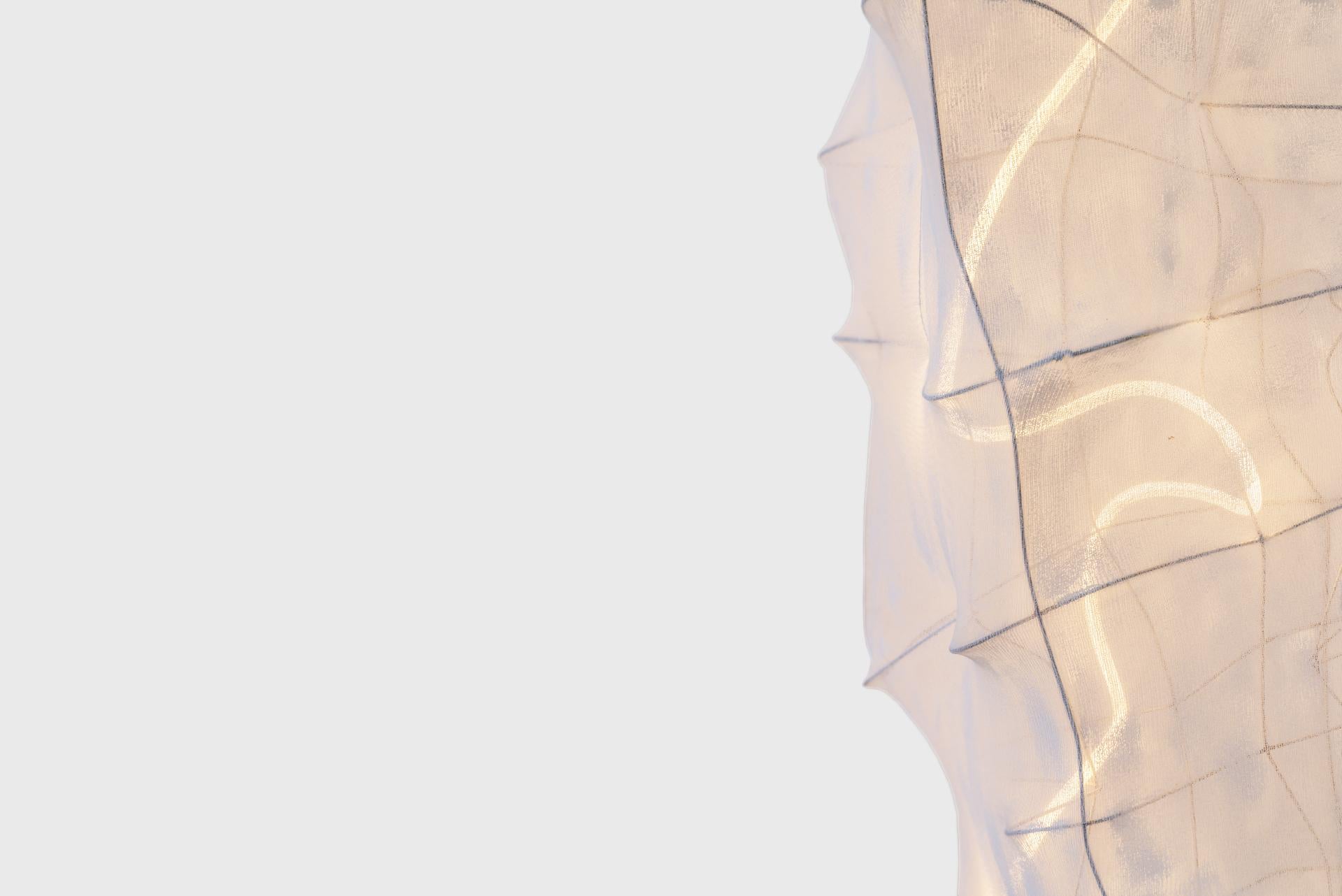 Poudré Lampadaire blanc contemporain 02, Oliver & Frederik, tricot et acier, lampe LED en vente
