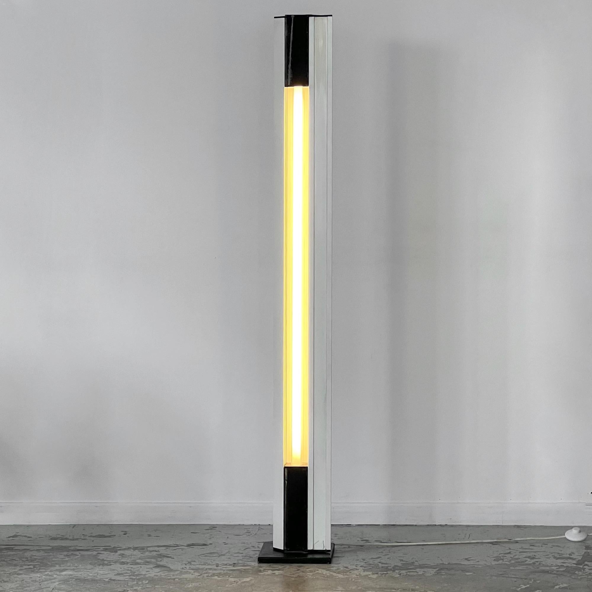 Floor Lamp 14104 Moonlight by Ettore Sottsass for Arredoluce, 1971 In Good Condition For Sale In PARIS, FR