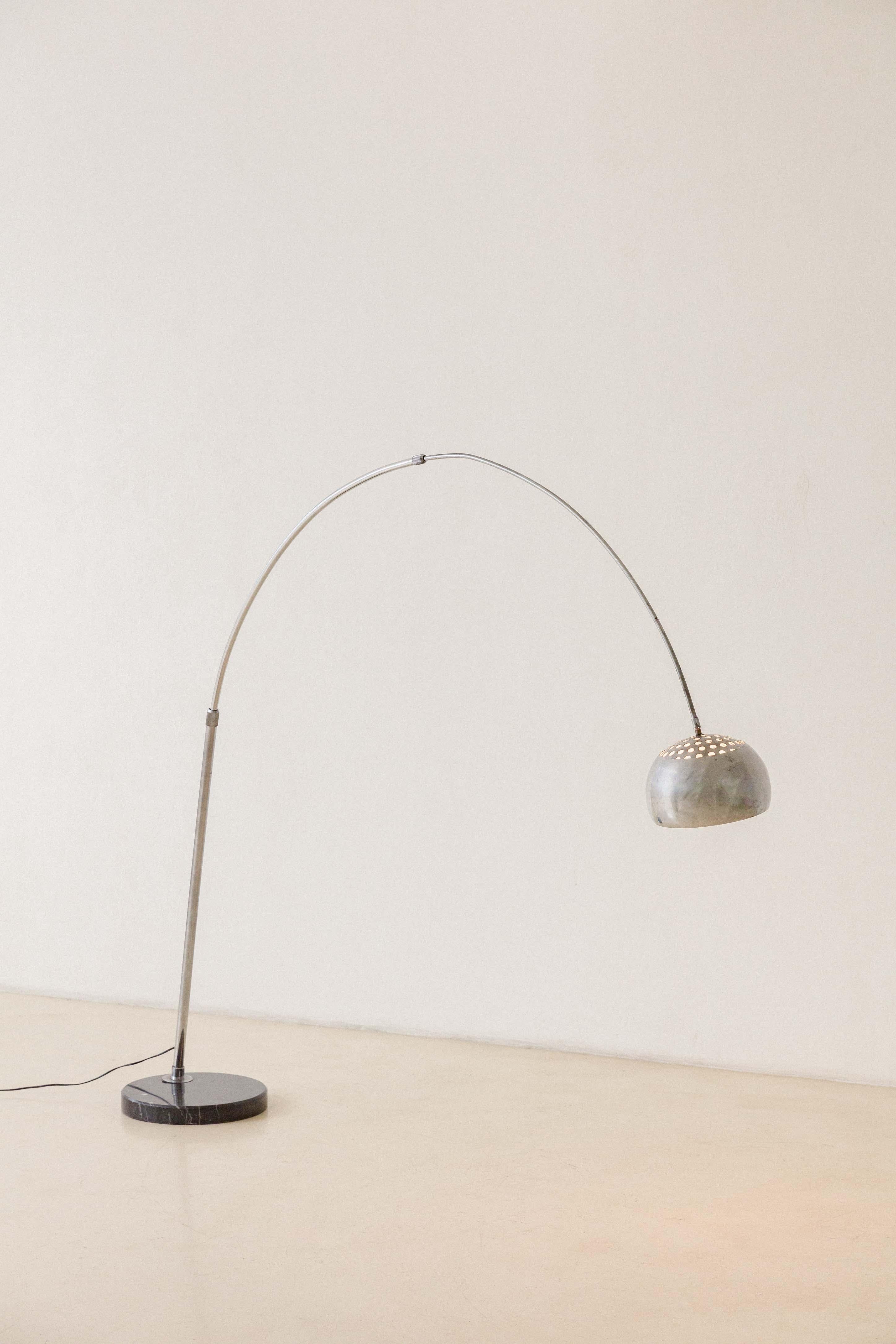 Mid-Century Modern Lampadaire des années 1960, inspiré par Achille & Pier Giacomo Castiglioni, l'emblématique Arco en vente