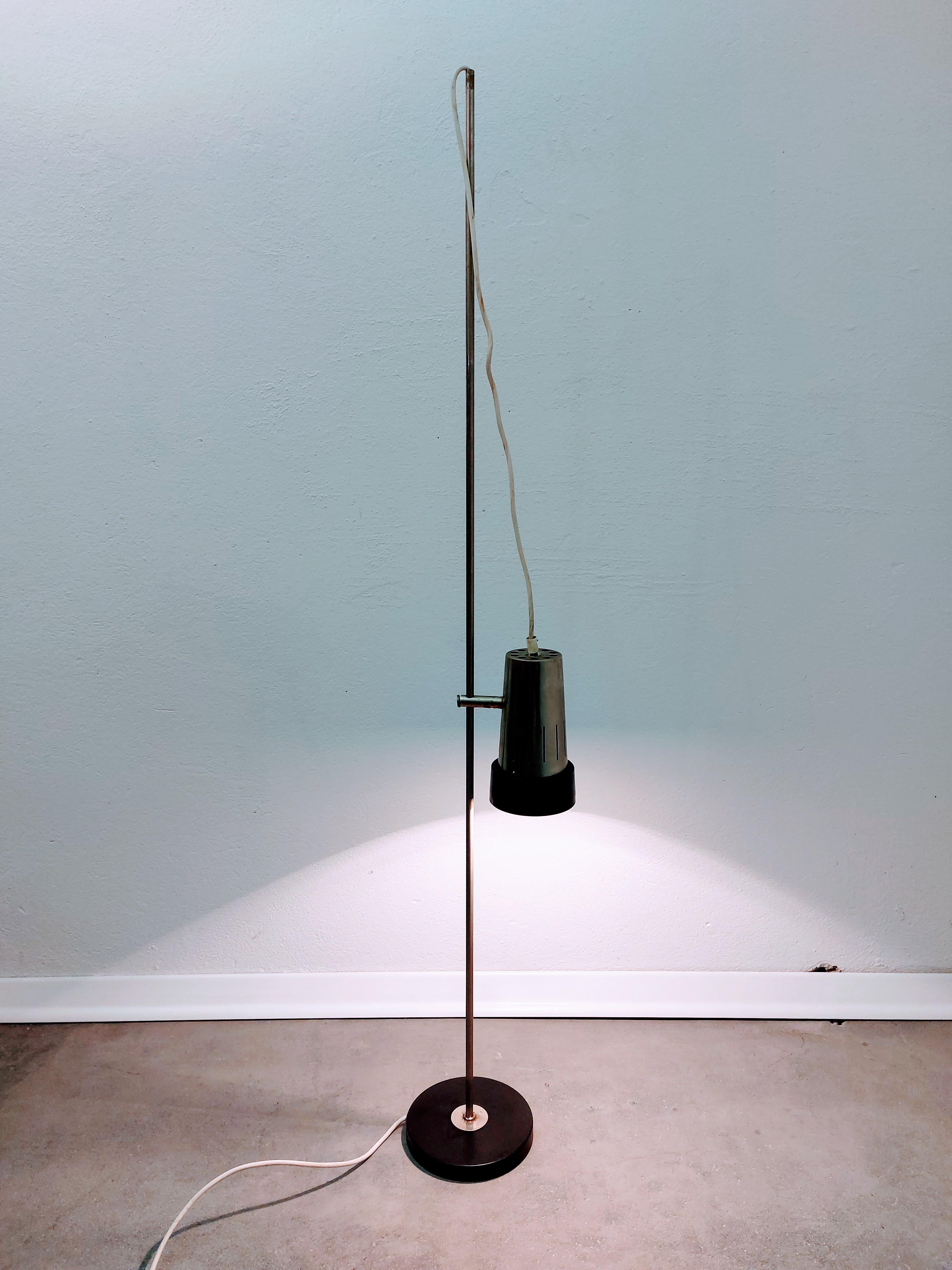 Vintage floor lamp

Style: industrial

Production: 1970s 

Country of manufacturer: Switzerland

Condition: original vintage condition.