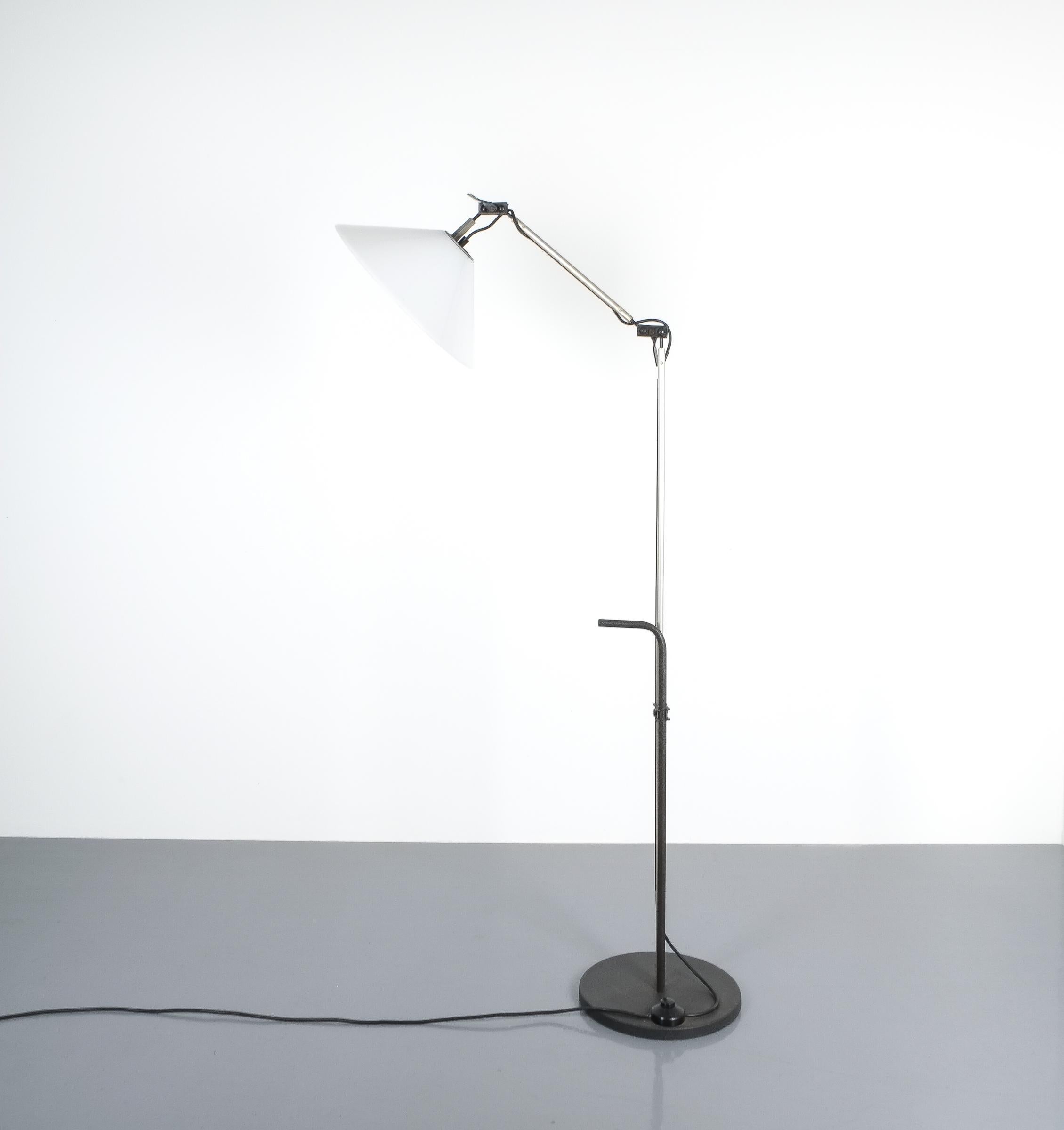 Rare early Aggregato floor lamp designed by Enzo Mari, Italy, circa 1970. Articulate light with very flexible joints/hinges and a white acrylic shade.