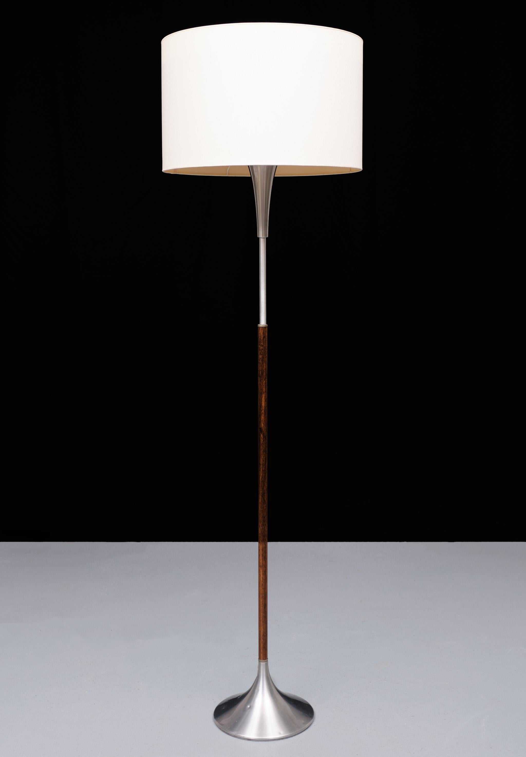 Late 20th Century Floor Lamp Aluminum Attributed RAAK, 1970s, Holland For Sale