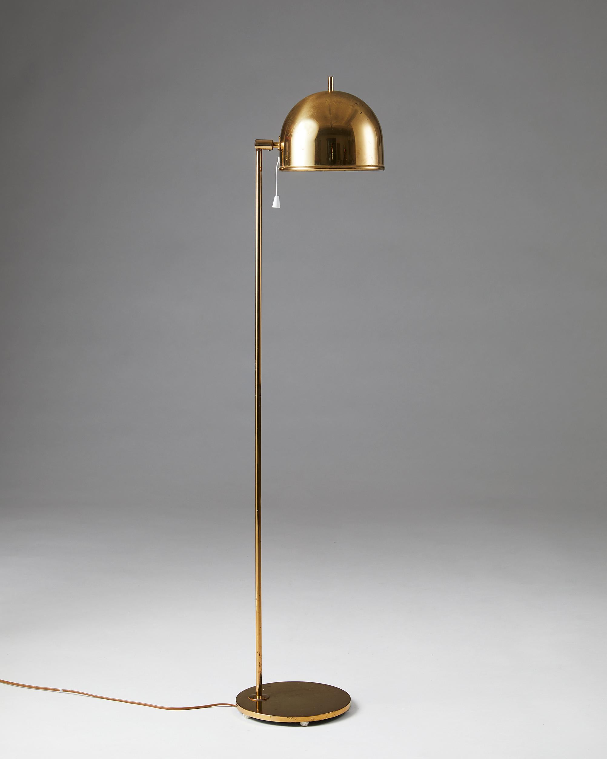Floor lamp model G-075 designed by Eje Ahlgren for Bergboms,
Sweden. 1960s.

Brass.

This floor lamp with fully adjustable shade was manufactured in brass by Bergboms and designed by Eje Ahlgren. The protruding brass rod at the top of the shade is