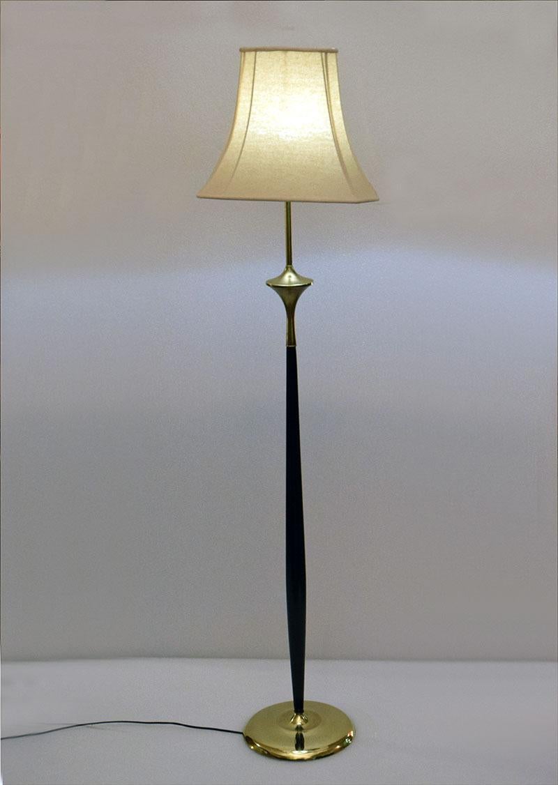 1950's Floor lamp attr. to Guglielmo Ulrich.
Brass base and details, mahogany wood structure, original lampshade.
In excellent condition.