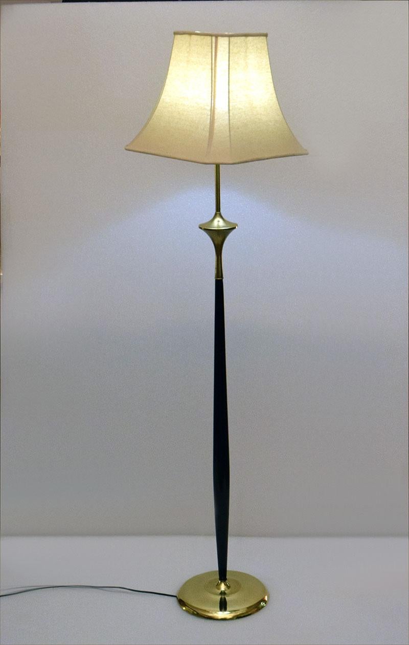 Mid-Century Modern Floor Lamp Attr. Guglielmo Ulrich, 1950s For Sale