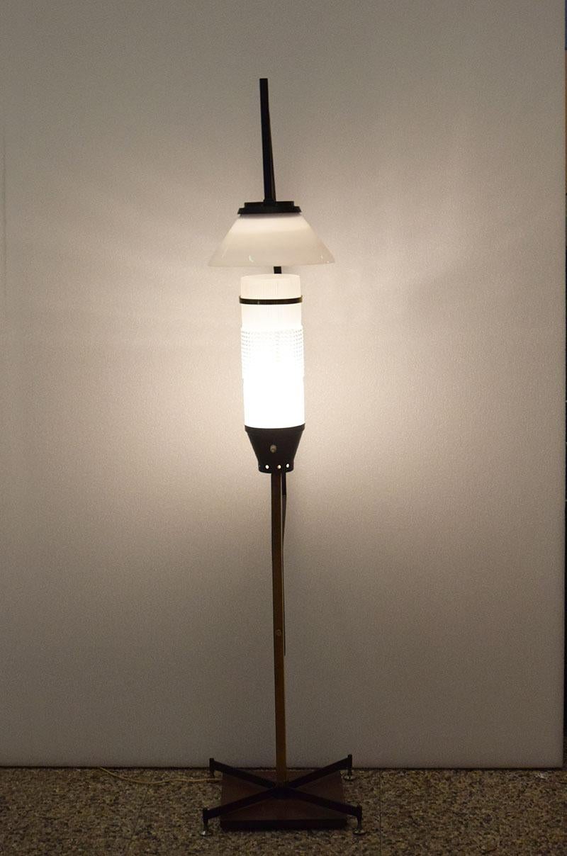 Milieu du XXe siècle Floor lamp attr. Stilnovo, 1950s en vente