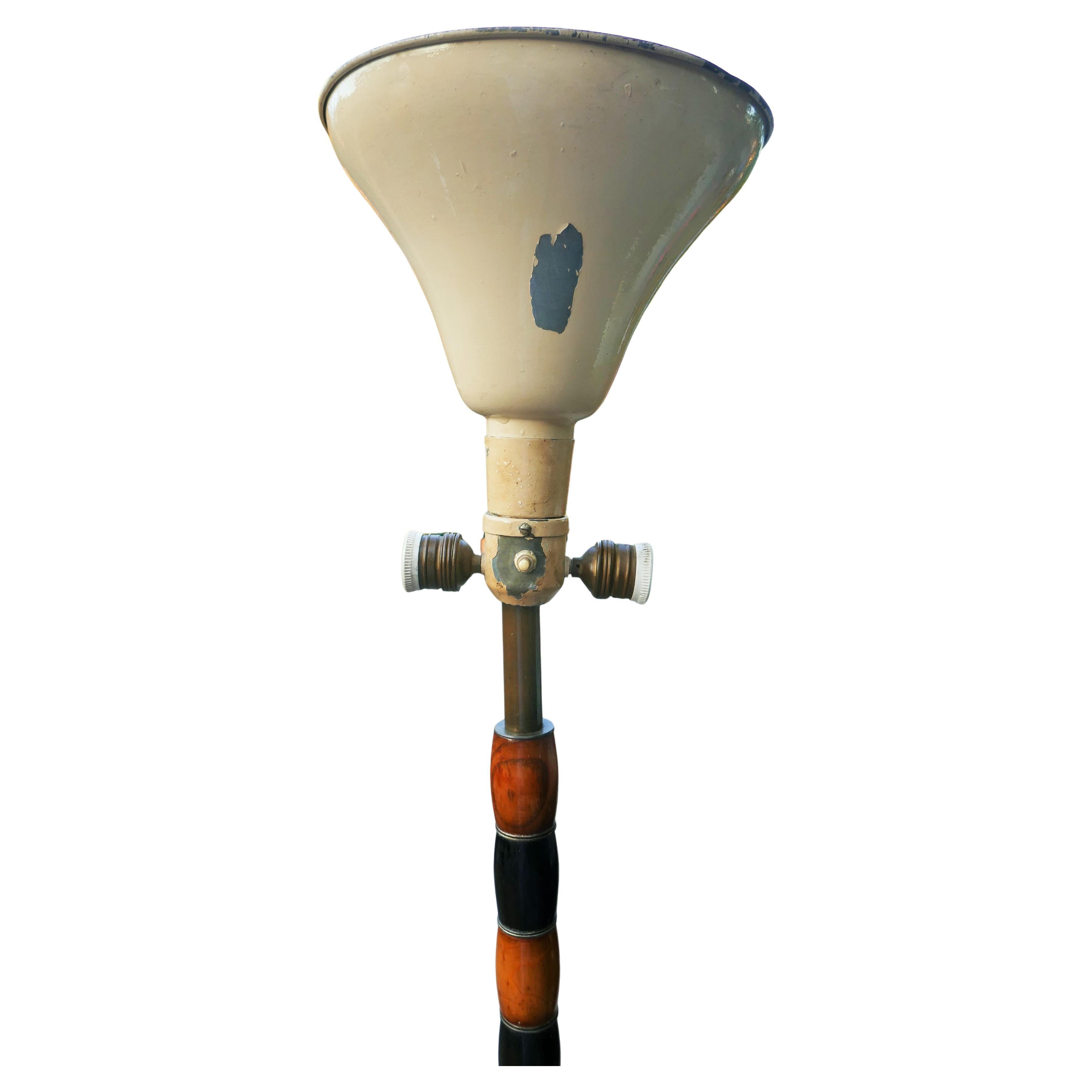 Floor lamp attributed to a production by Arteluce Gino Sarfatti. en vente 3