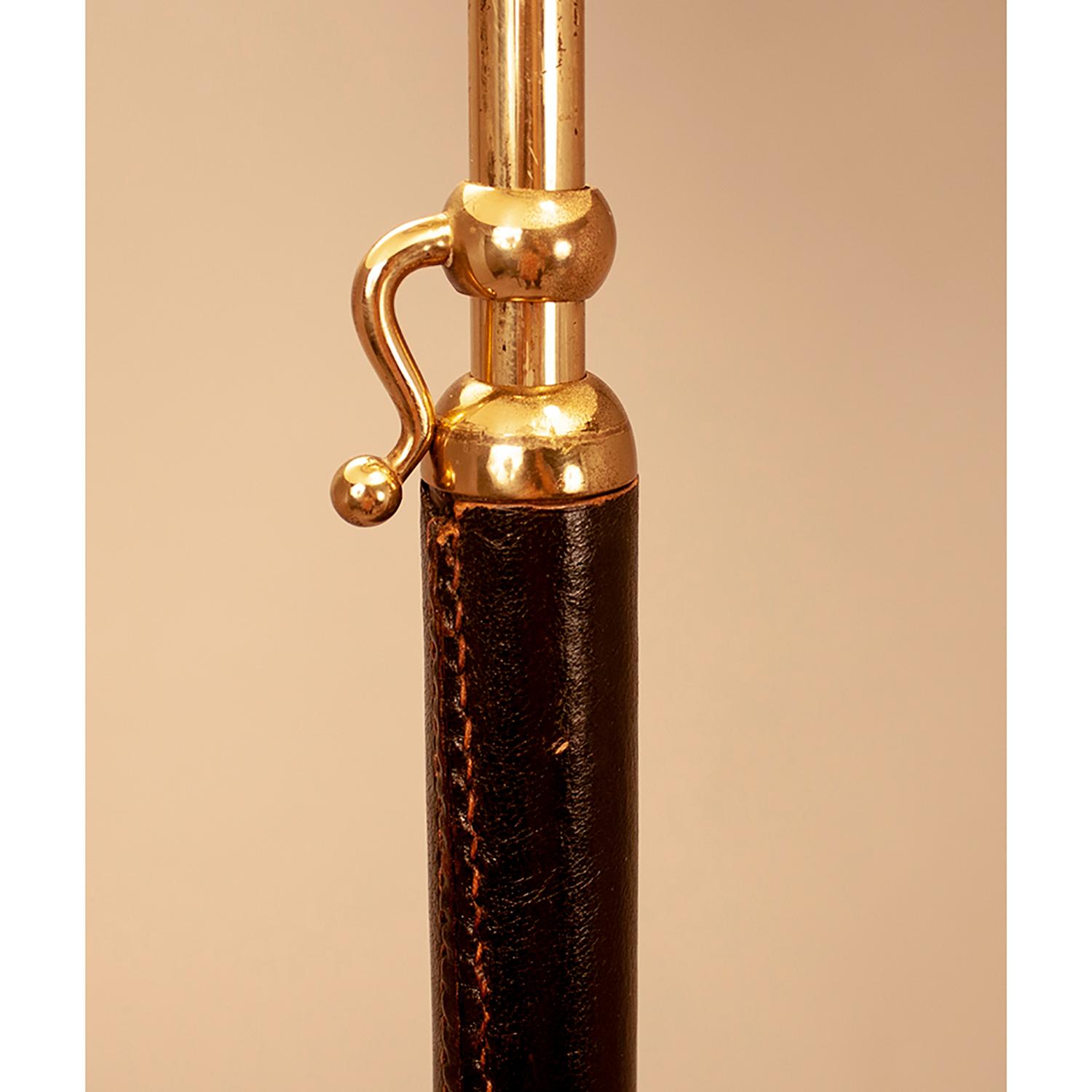 Floor Lamp Attributed to Gino Sarfatti, Midcentury, Leather and Gold Brass In Good Condition In Barcelona, Cataluna