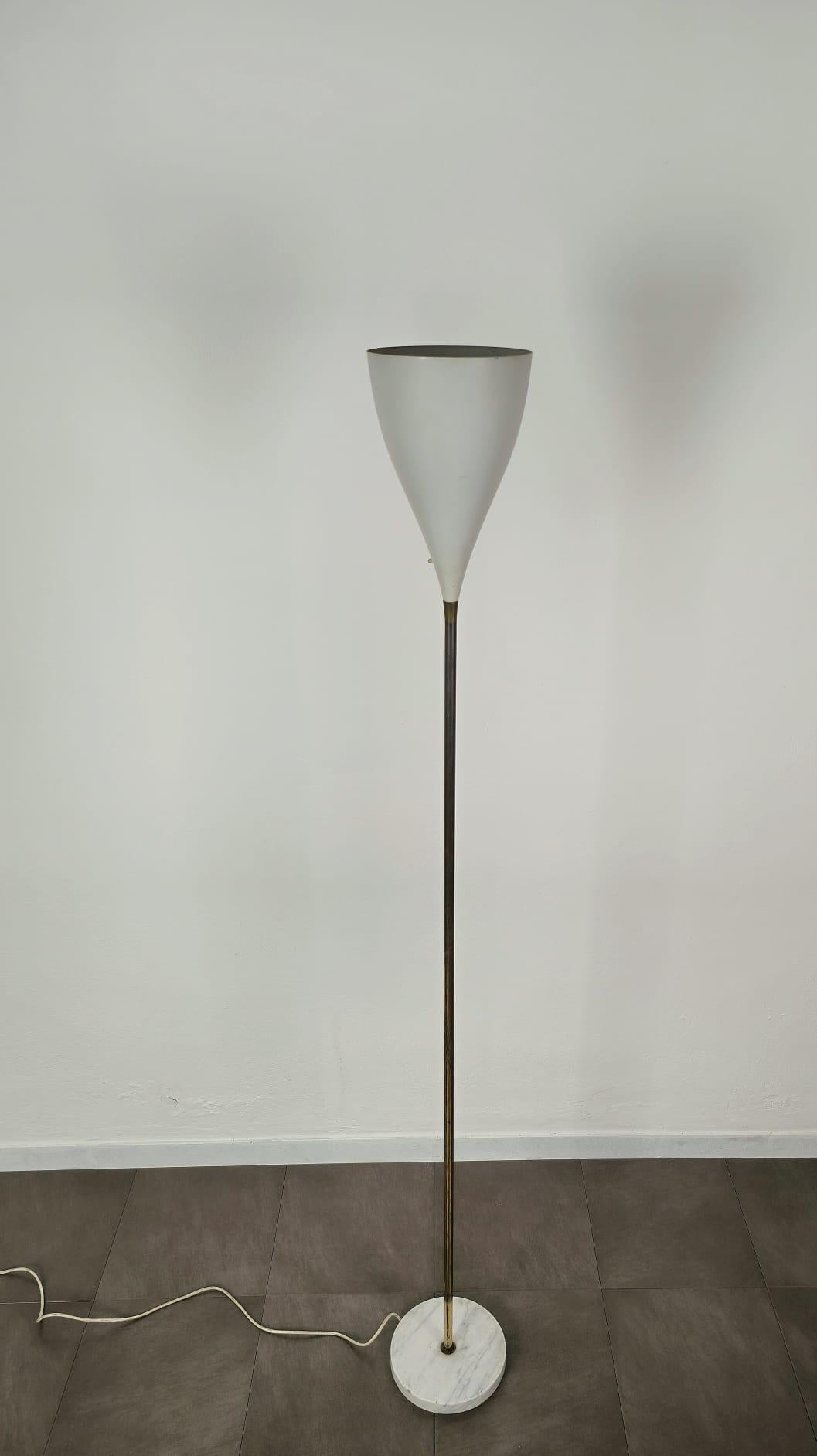 Stehlampe, Giuseppe Ostuni zugeschrieben italienisches Design, Mid-Century 1950er Jahre im Angebot 4