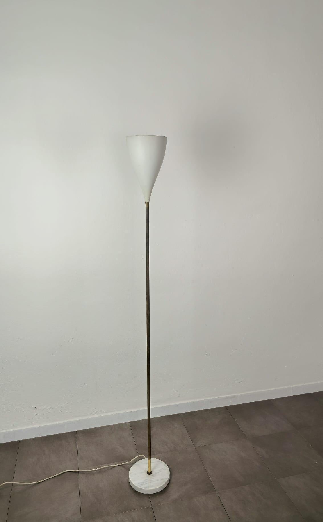 Stehlampe, Giuseppe Ostuni zugeschrieben italienisches Design, Mid-Century 1950er Jahre (Aluminium) im Angebot