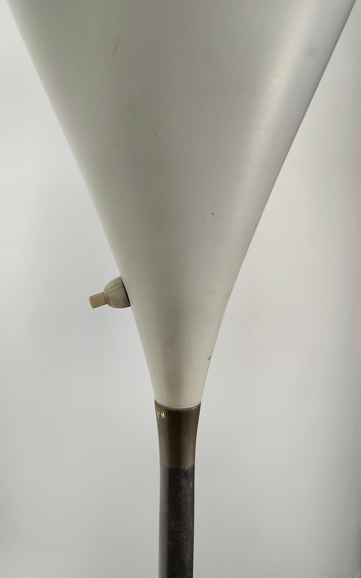 Stehlampe, Giuseppe Ostuni zugeschrieben italienisches Design, Mid-Century 1950er Jahre im Angebot 3