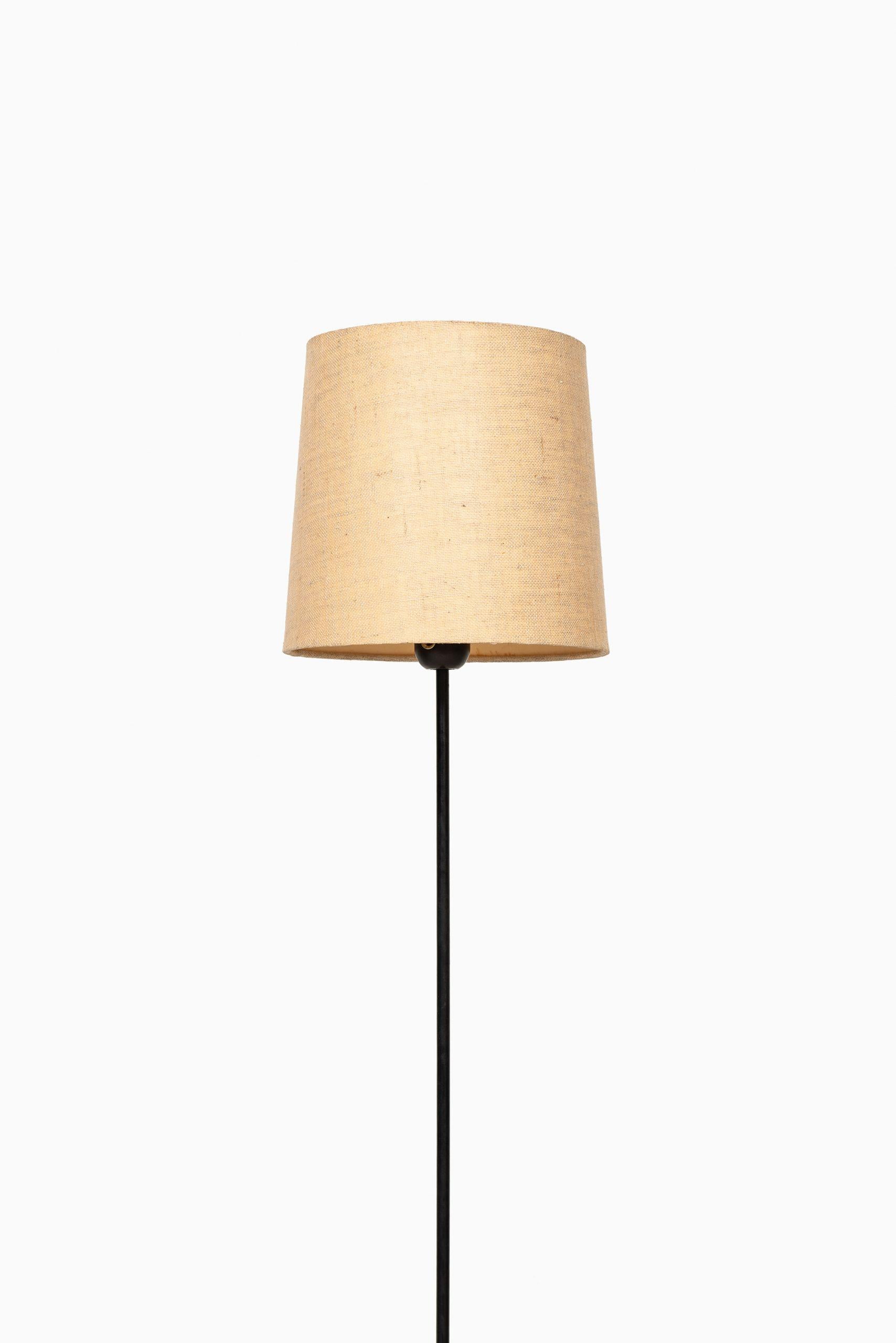 Floor lamp attributed to Hans Bergström. Produced by Eskilstuna Elektrofabrik in Sweden.