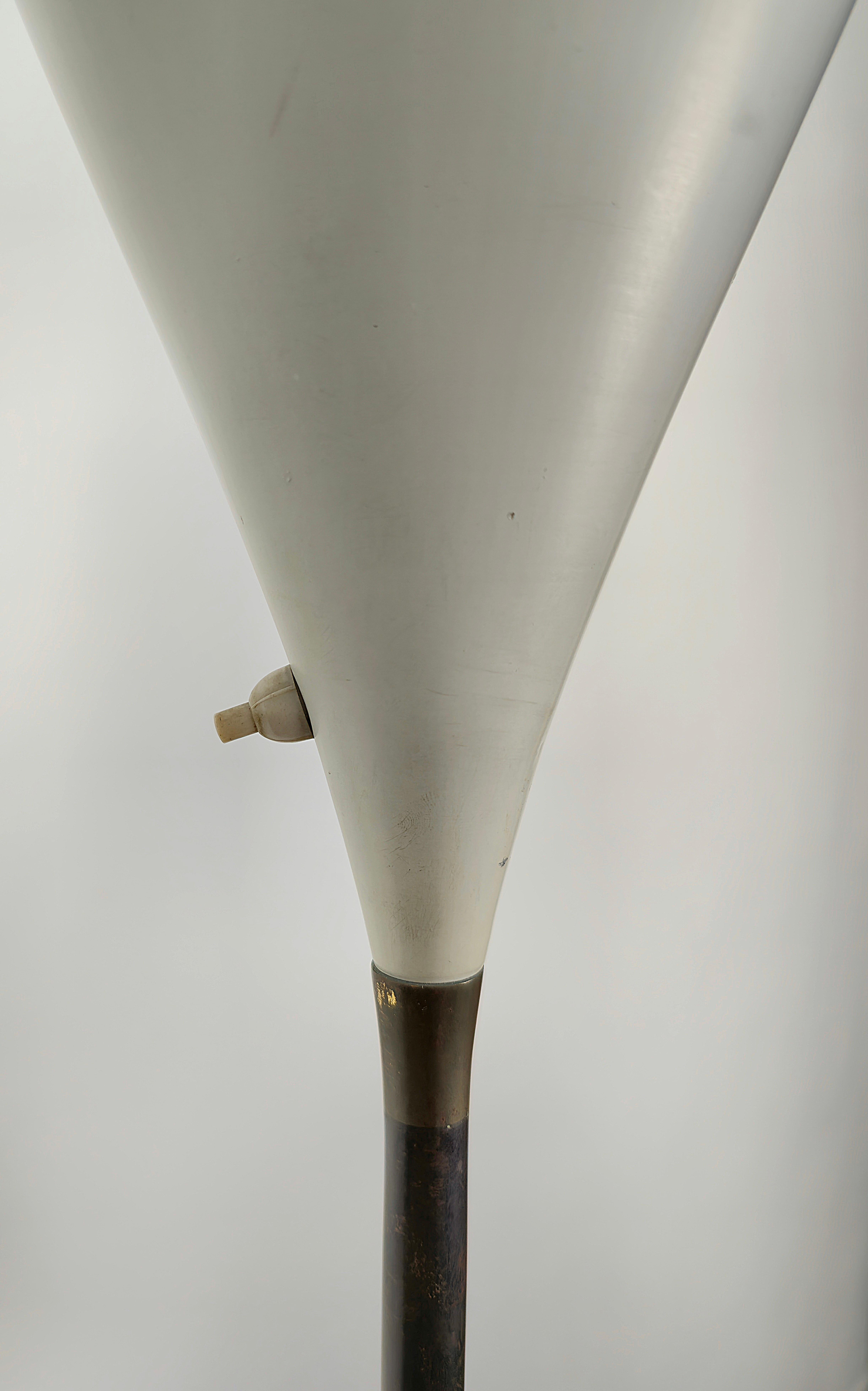 Lampadaire attribué à Stilnovo Laiton Aluminium Marbre Milieu du siècle, Italie, années 1950 en vente 5