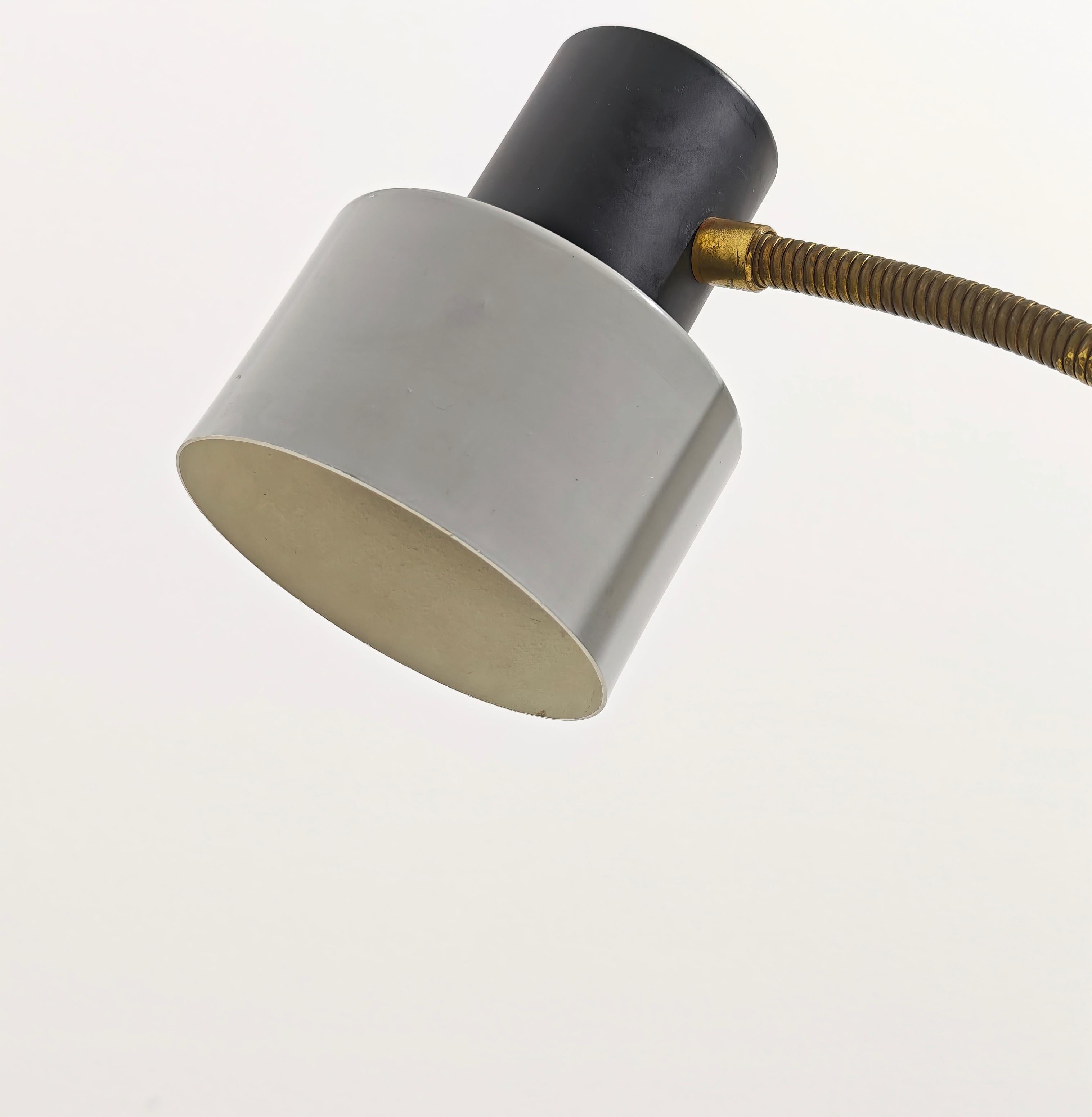 Smaltato Lampada da terra Attribuita a Stilux Alluminio Ottone Marmo Medioevo, Italia, anni '1960 in vendita